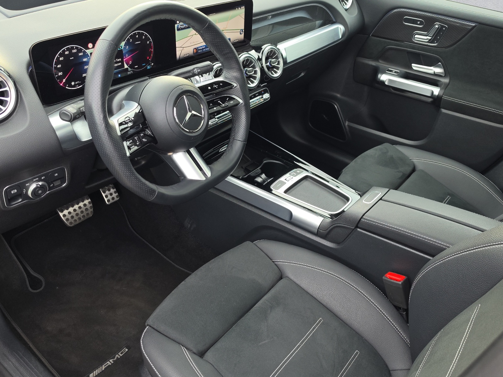 MERCEDES-BENZ GLB 220 4Matic AMG Line 8G-Tronic-image-10