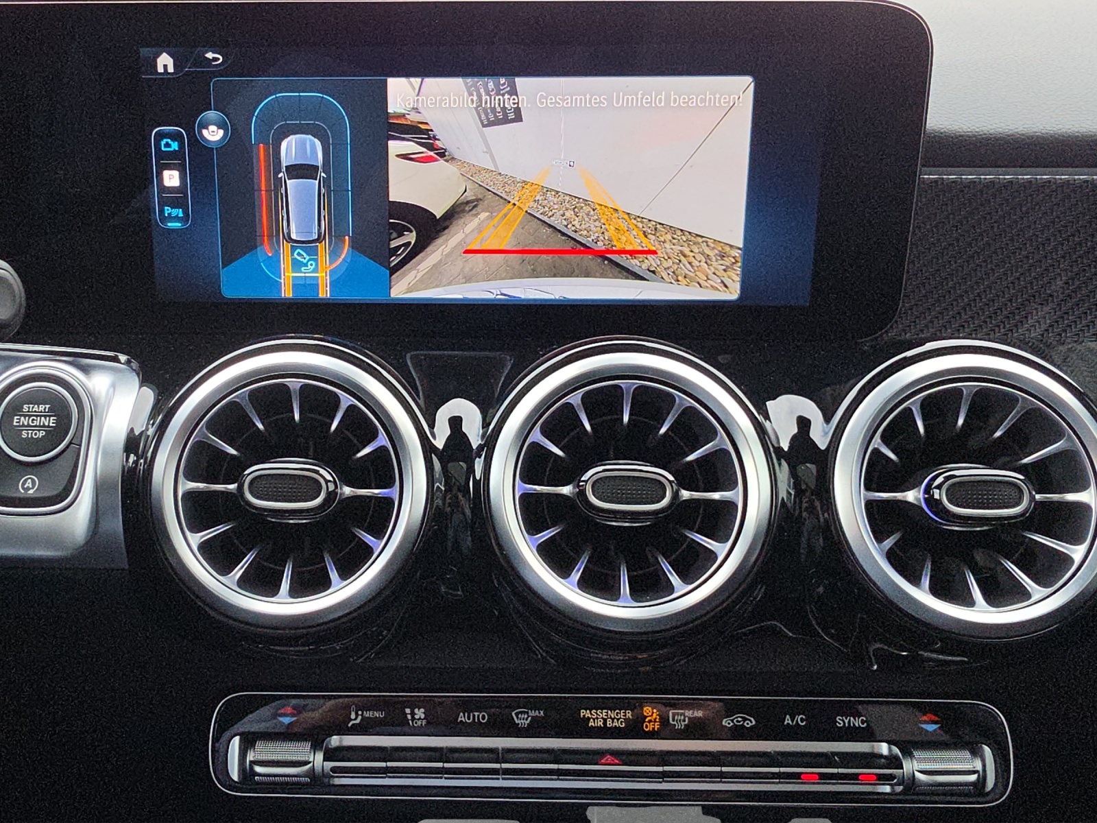 MERCEDES-BENZ GLB 220 4Matic AMG Line 8G-Tronic-image-12