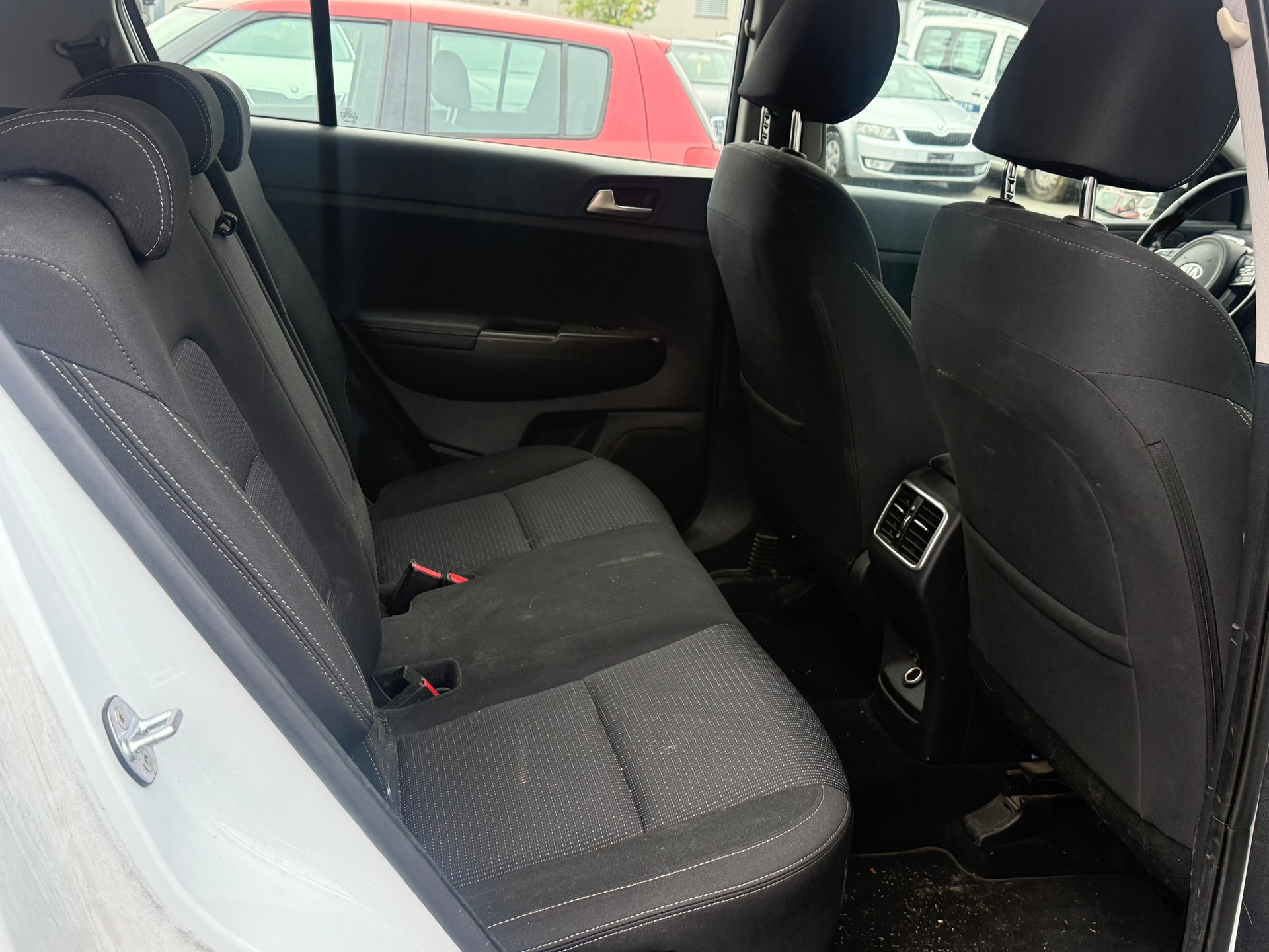 KIA Sportage 1.6CRDi Trend 4WD Automat-image-6