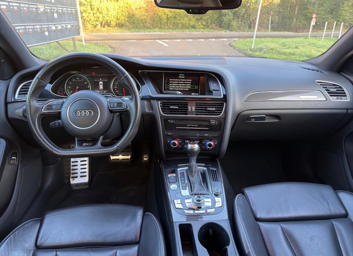 AUDI RS4 Avant 4.2 FSI V8 quattro S-tronic-image-10