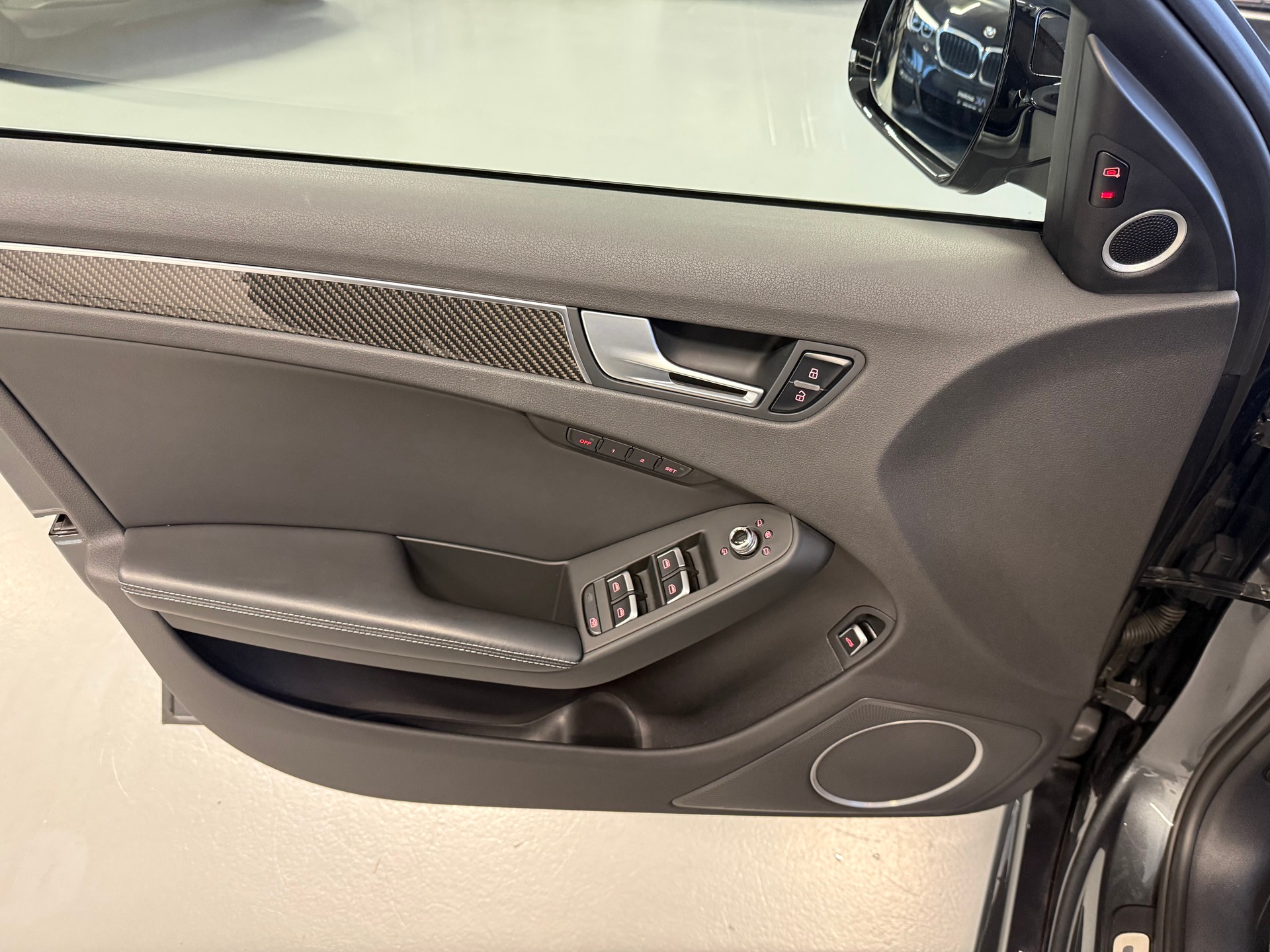 AUDI RS4 Avant 4.2 FSI V8 quattro S-tronic-image-13