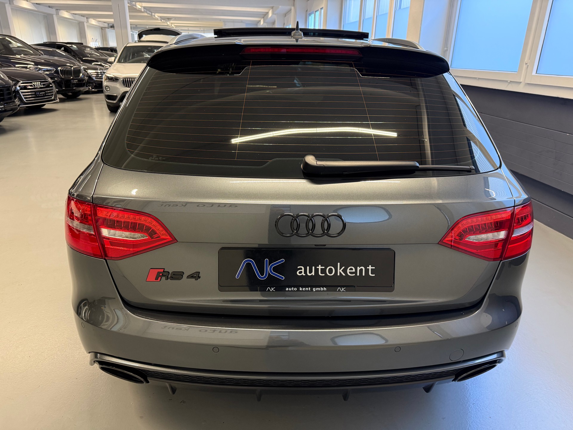 AUDI RS4 Avant 4.2 FSI V8 quattro S-tronic-image-4