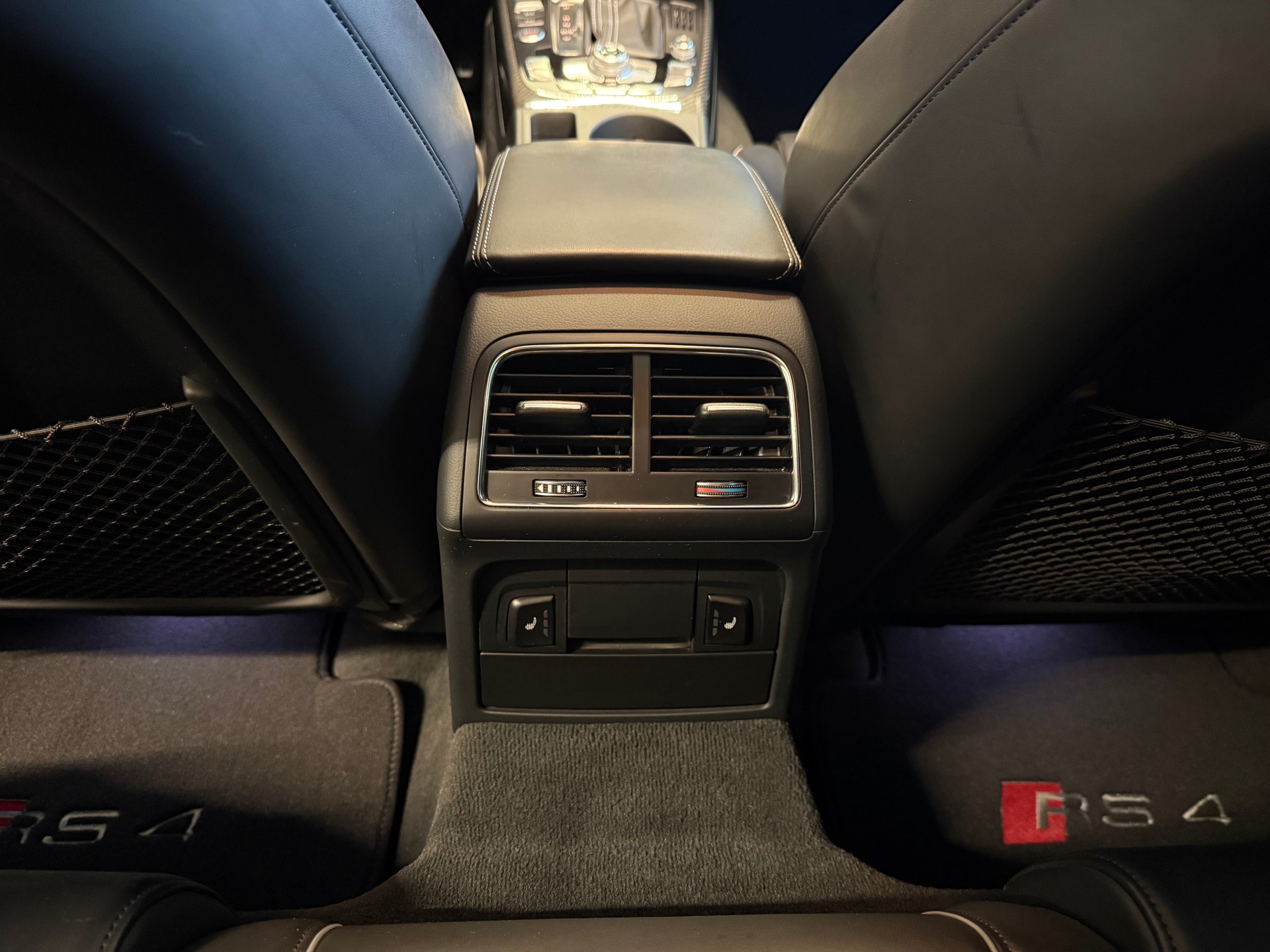 AUDI RS4 Avant 4.2 FSI V8 quattro S-tronic-image-19