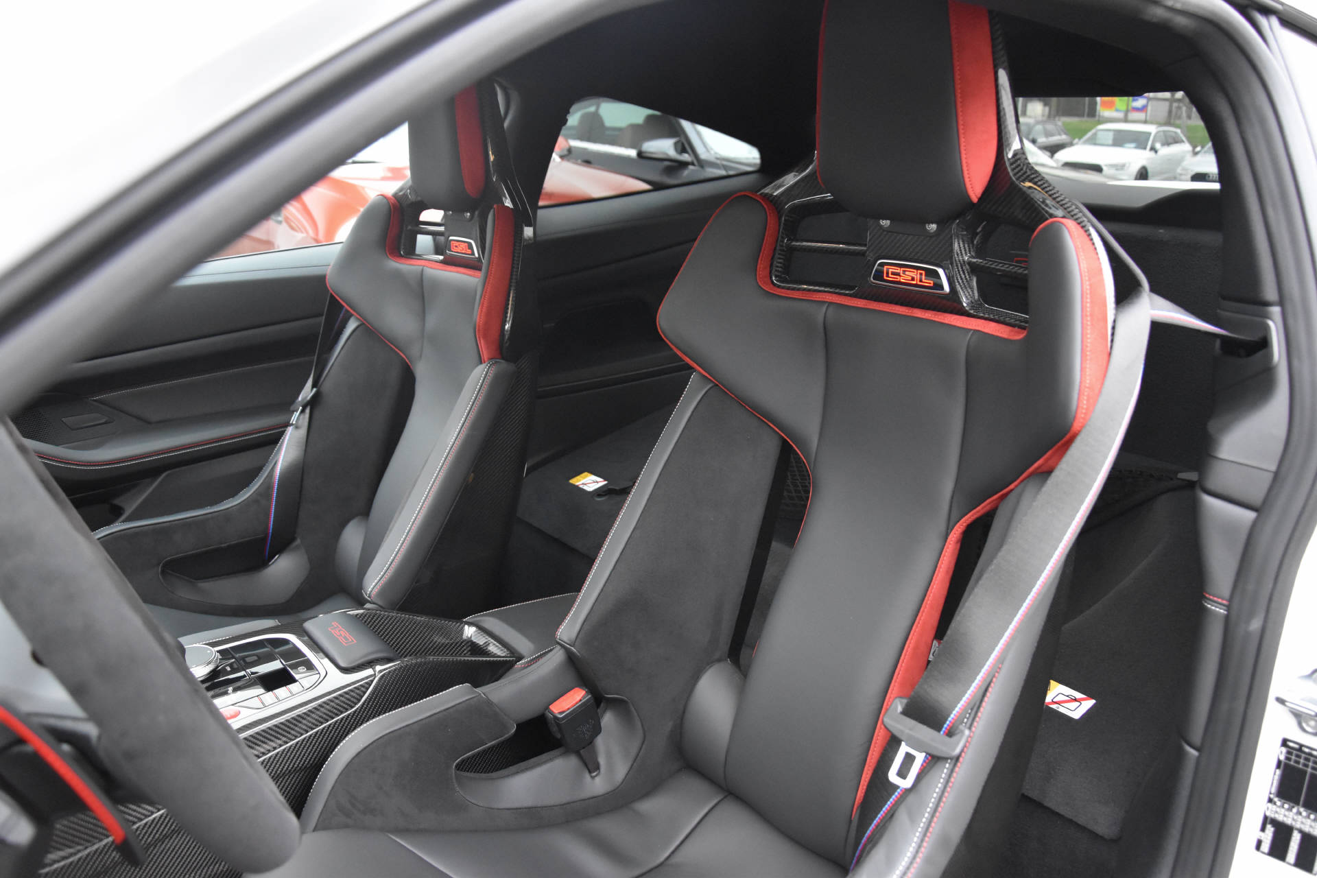 BMW M4 CSL Coupé-image-8
