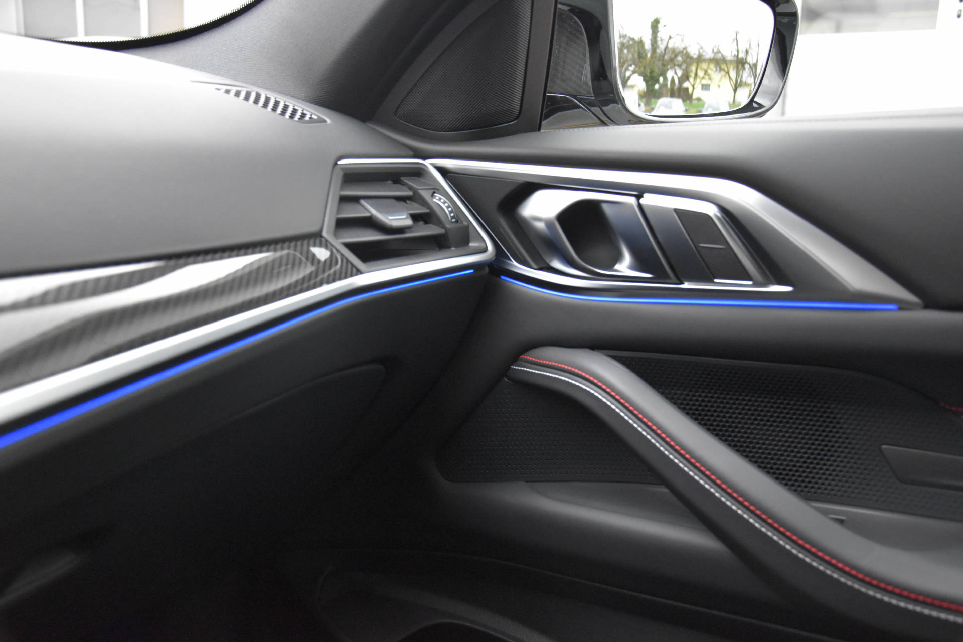BMW M4 CSL Coupé-image-12