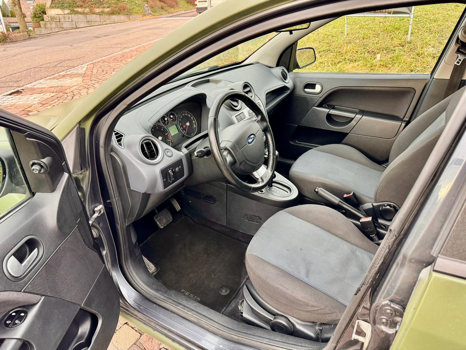 FORD Fiesta 1.6 16V Ghia-image-6