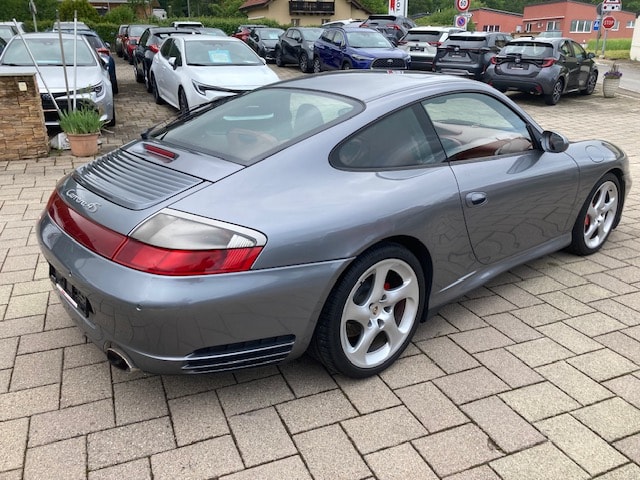 PORSCHE 911 Carrera 4 S-image-4