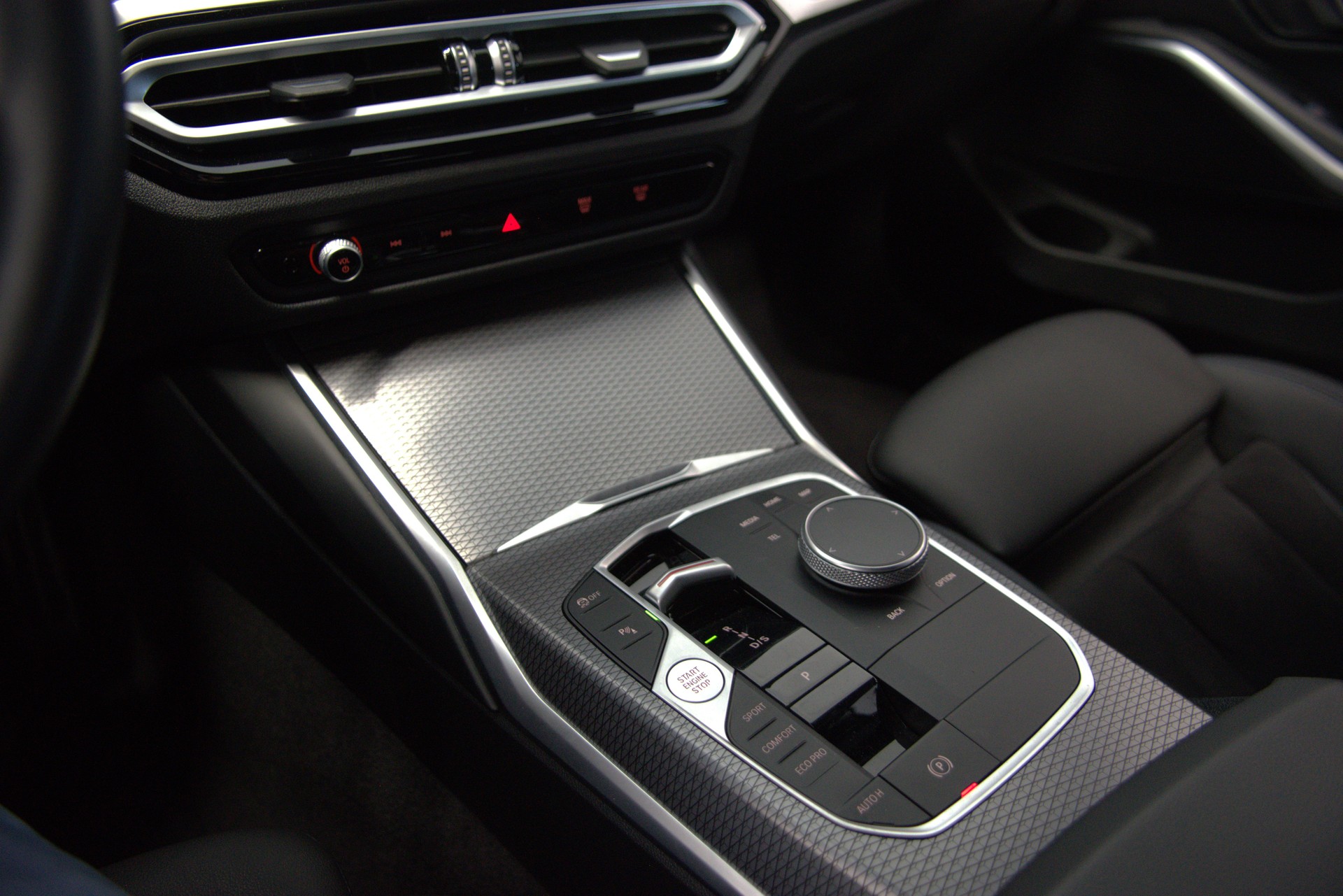 BMW 320d xDrive 48V Touring Steptronic M Sport Pro-image-14