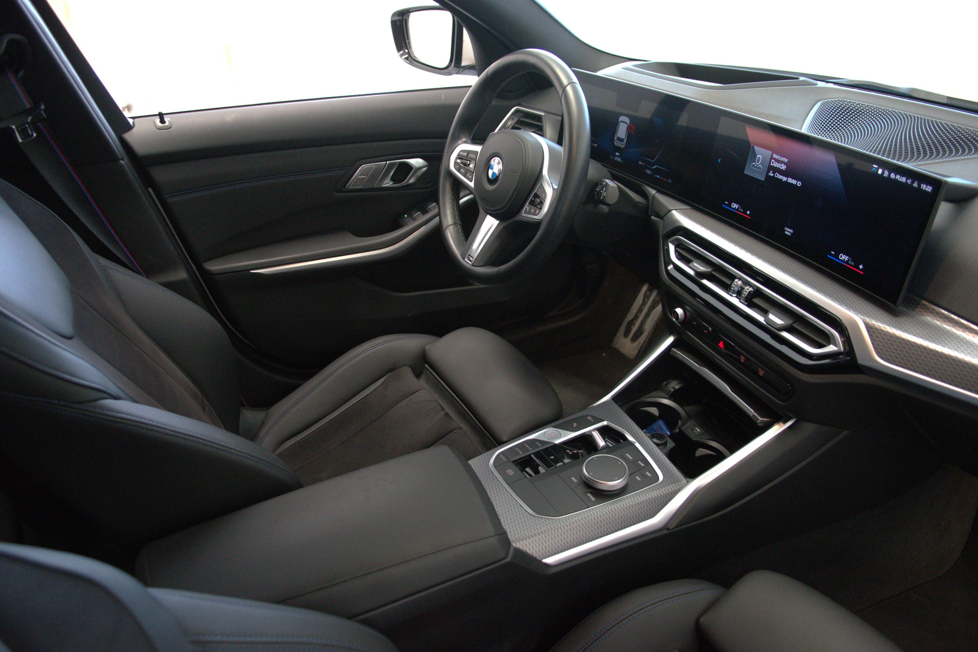 BMW 320d xDrive 48V Touring Steptronic M Sport Pro-image-10