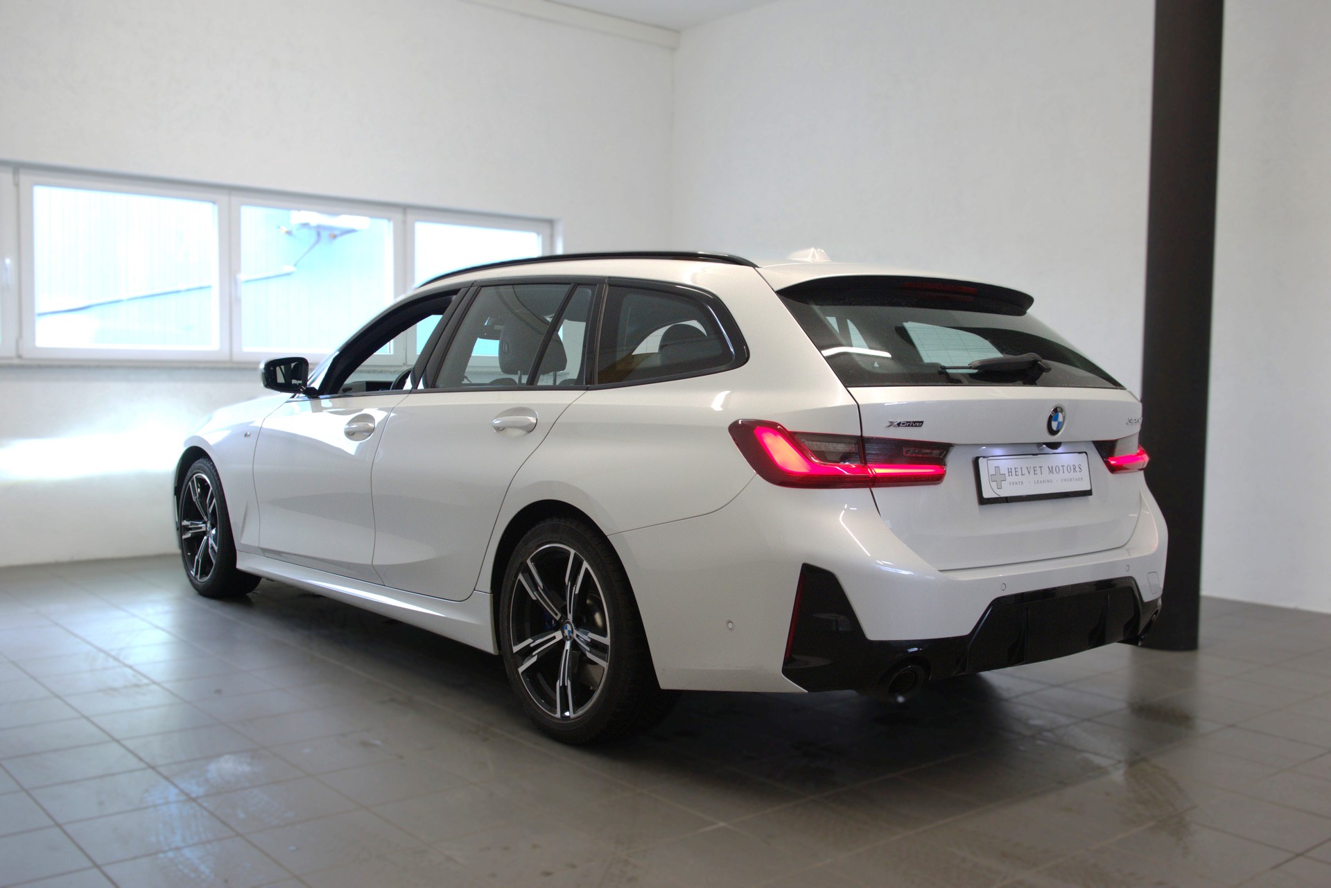BMW 320d xDrive 48V Touring Steptronic M Sport Pro-image-6