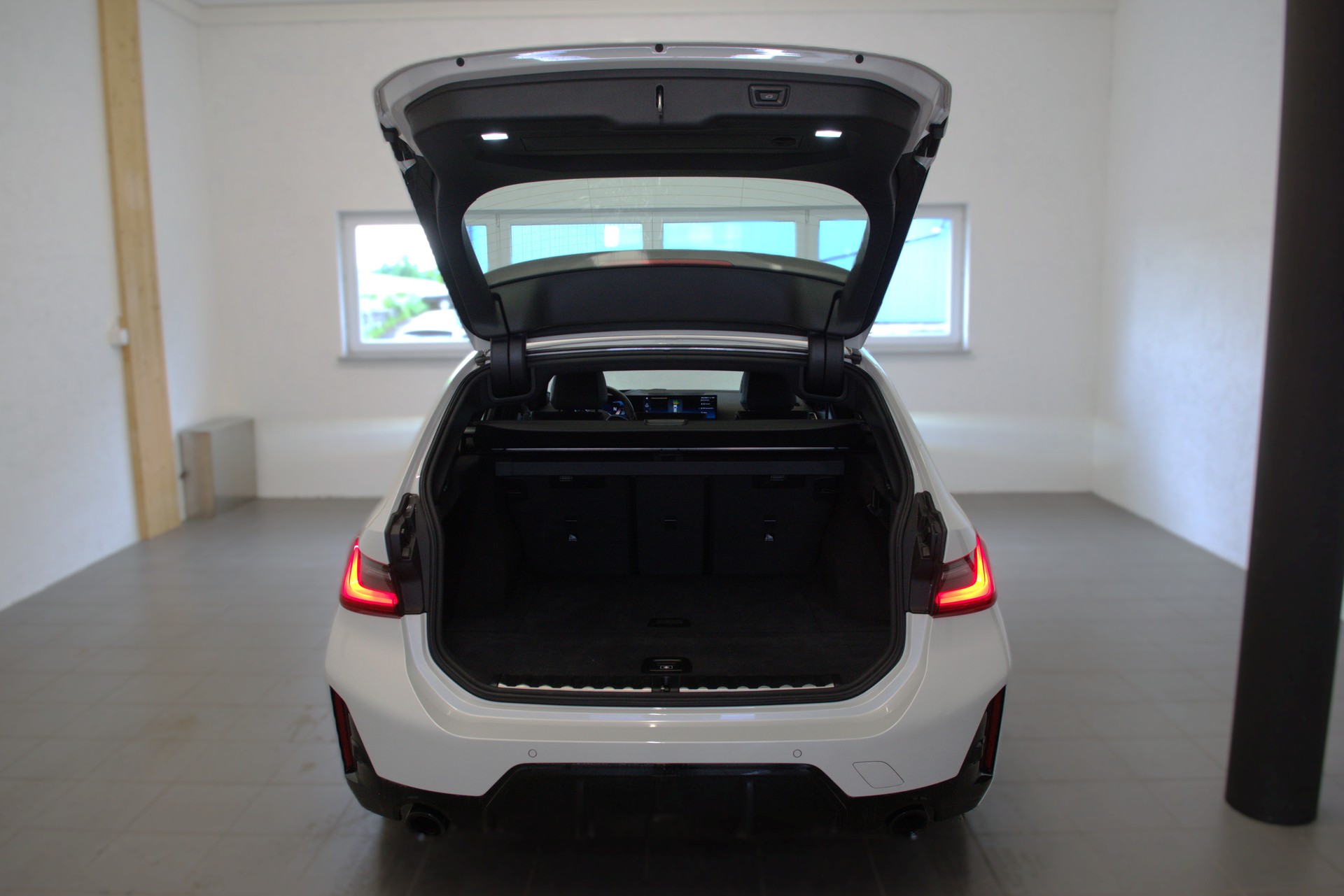 BMW 320d xDrive 48V Touring Steptronic M Sport Pro-image-5