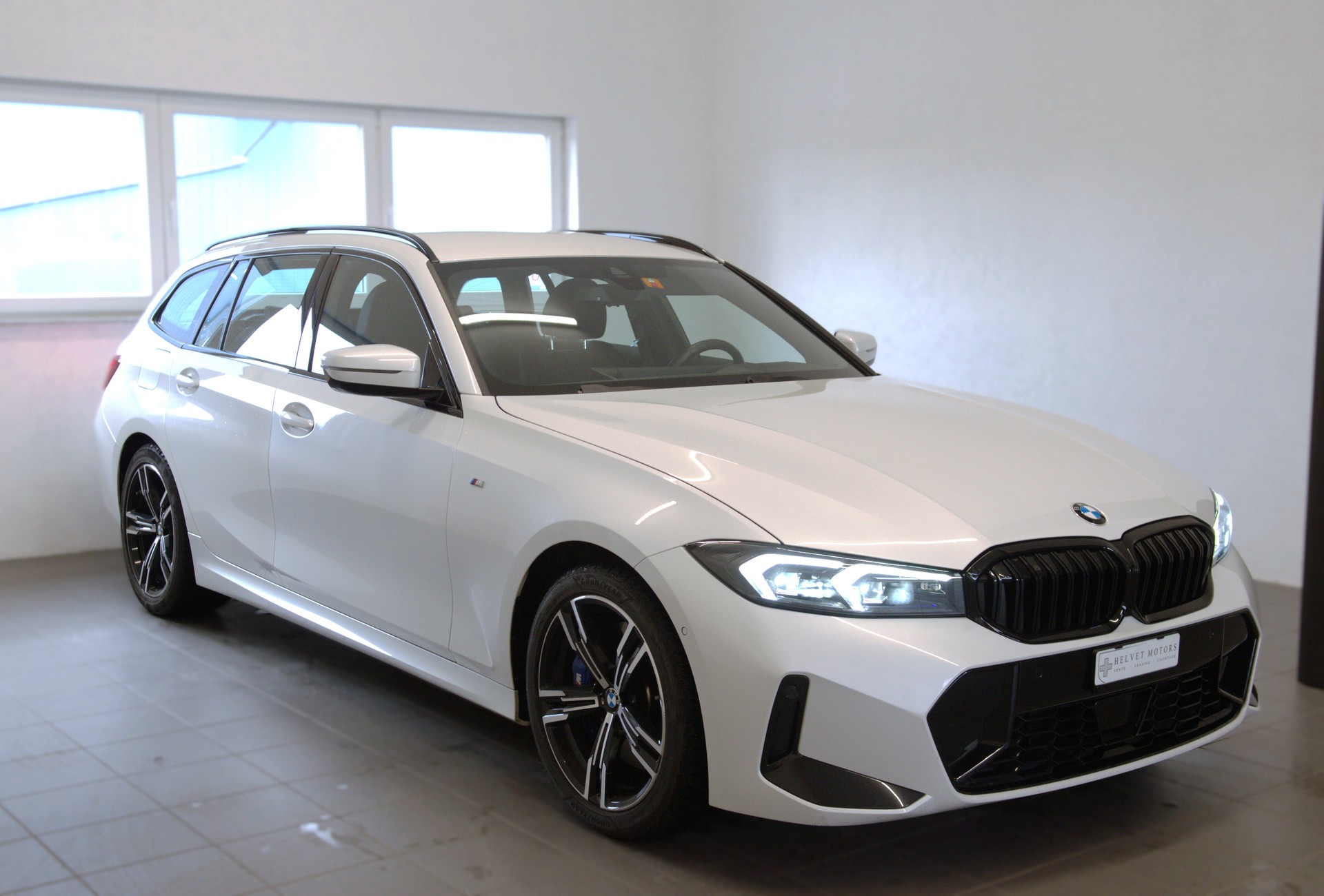 BMW 320d xDrive 48V Touring Steptronic M Sport Pro-image-2
