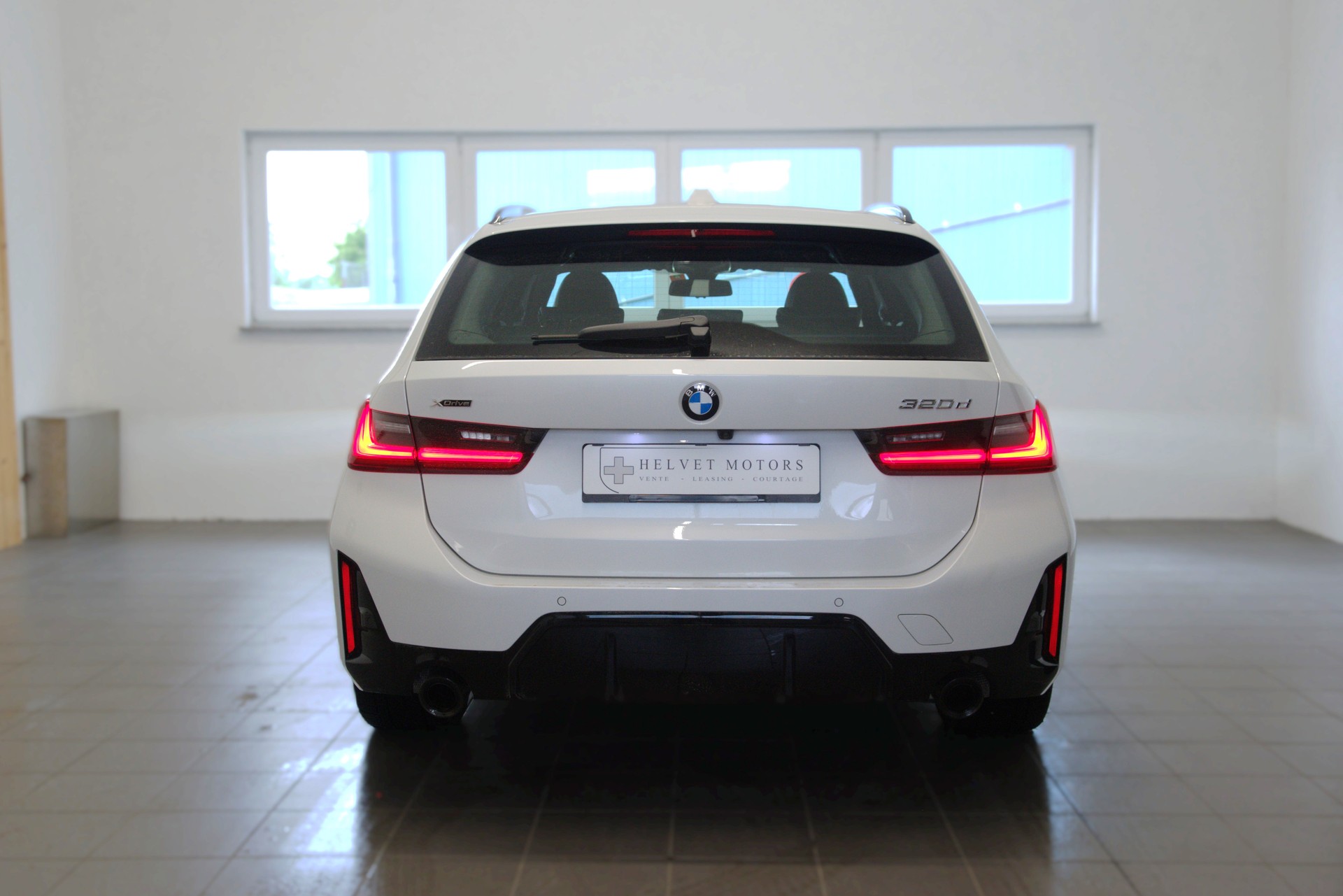 BMW 320d xDrive 48V Touring Steptronic M Sport Pro-image-4