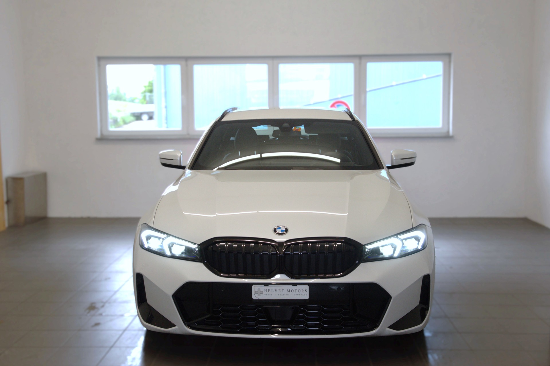 BMW 320d xDrive 48V Touring Steptronic M Sport Pro-image-1