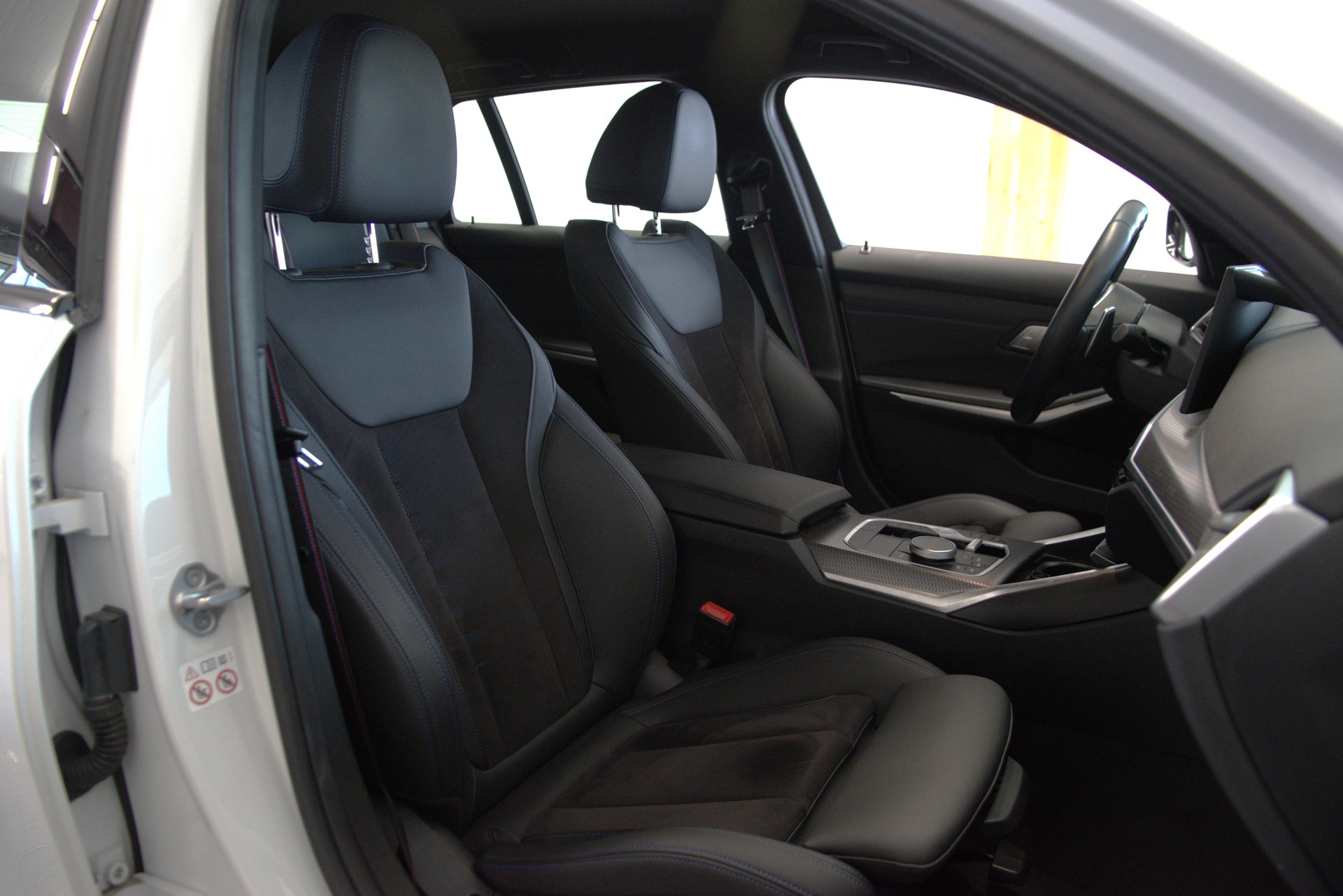 BMW 320d xDrive 48V Touring Steptronic M Sport Pro-image-8
