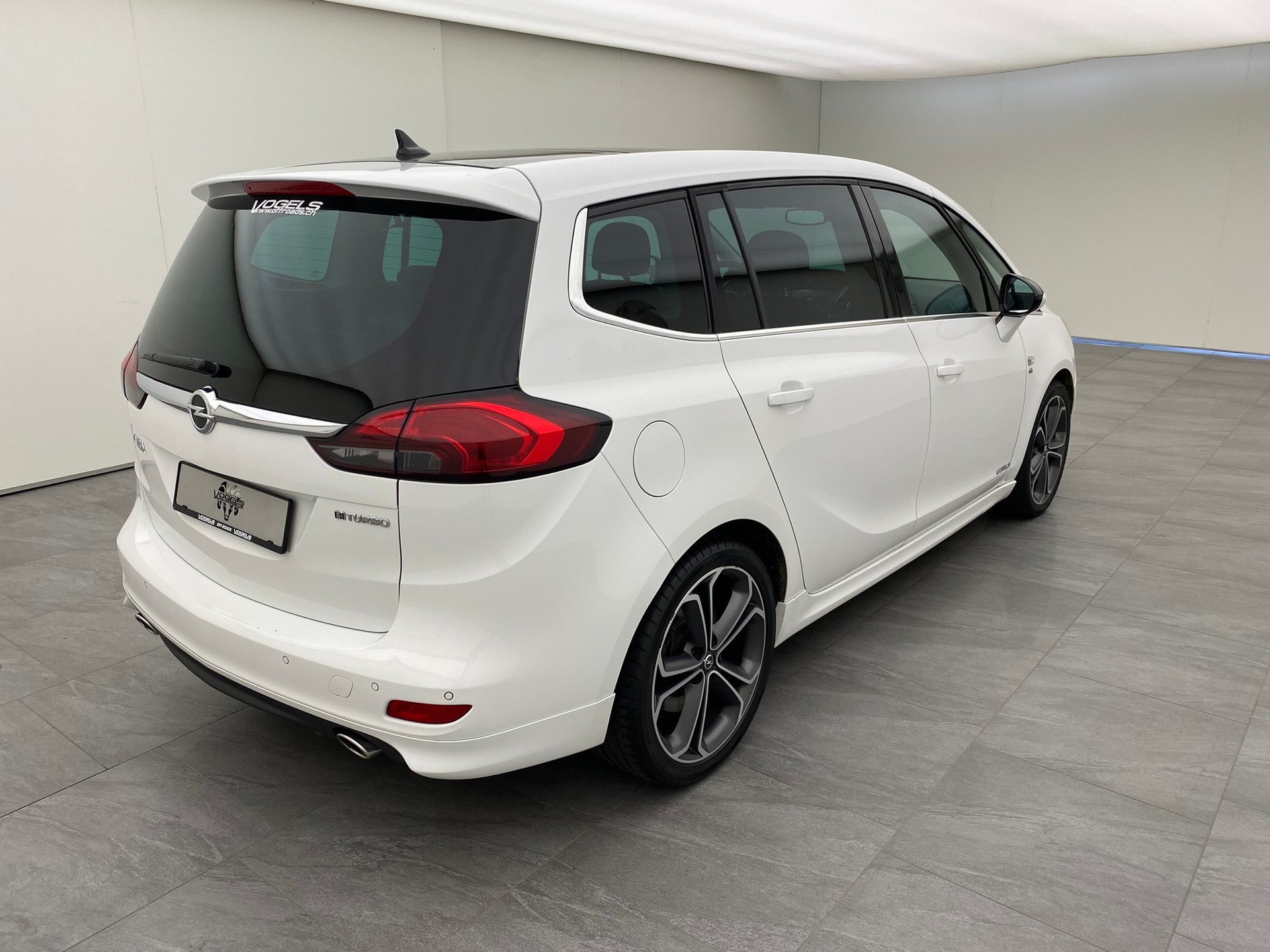 OPEL Zafira Tourer 2.0 CDTI Bi Turbo OPC-image-3