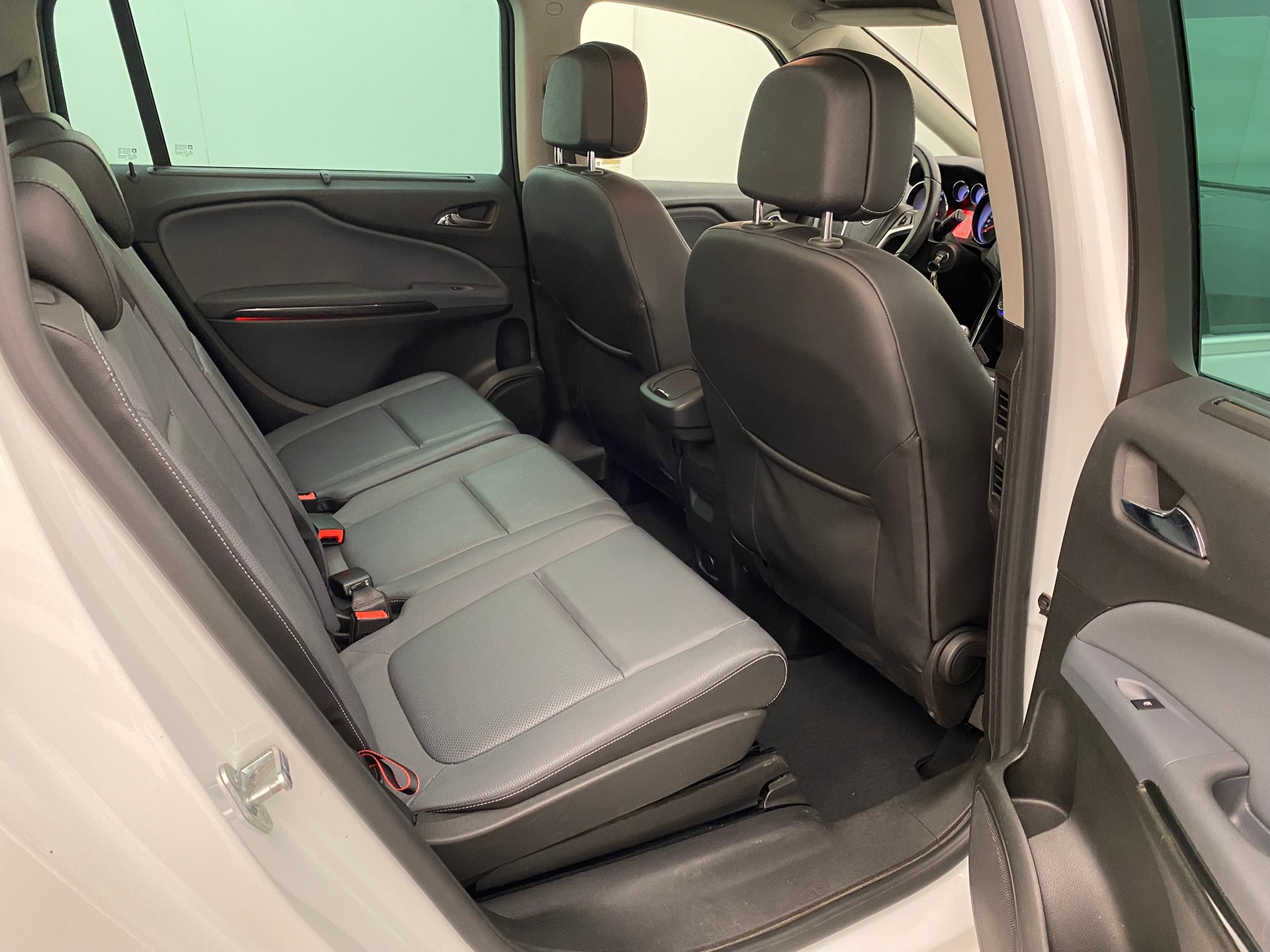 OPEL Zafira Tourer 2.0 CDTI Bi Turbo OPC-image-12