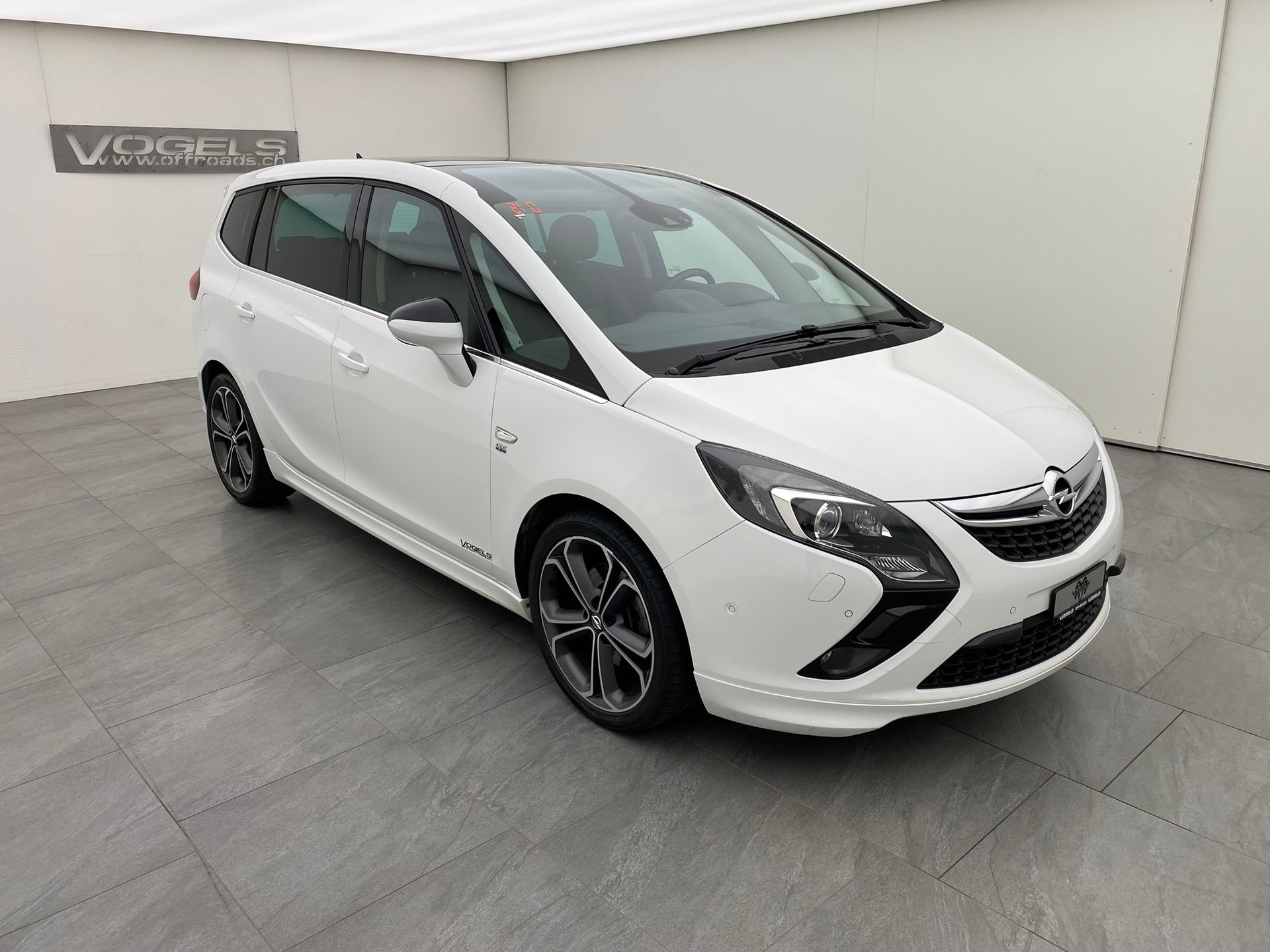 OPEL Zafira Tourer 2.0 CDTI Bi Turbo OPC-image-2