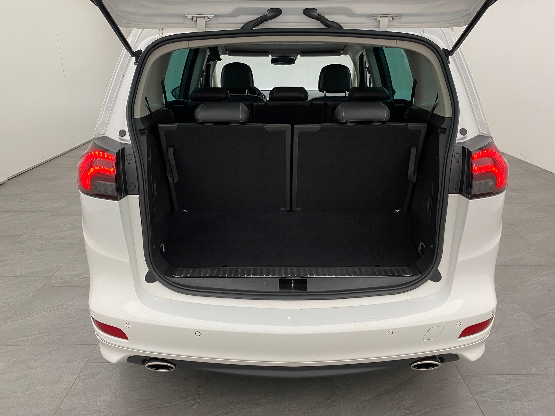 OPEL Zafira Tourer 2.0 CDTI Bi Turbo OPC-image-14