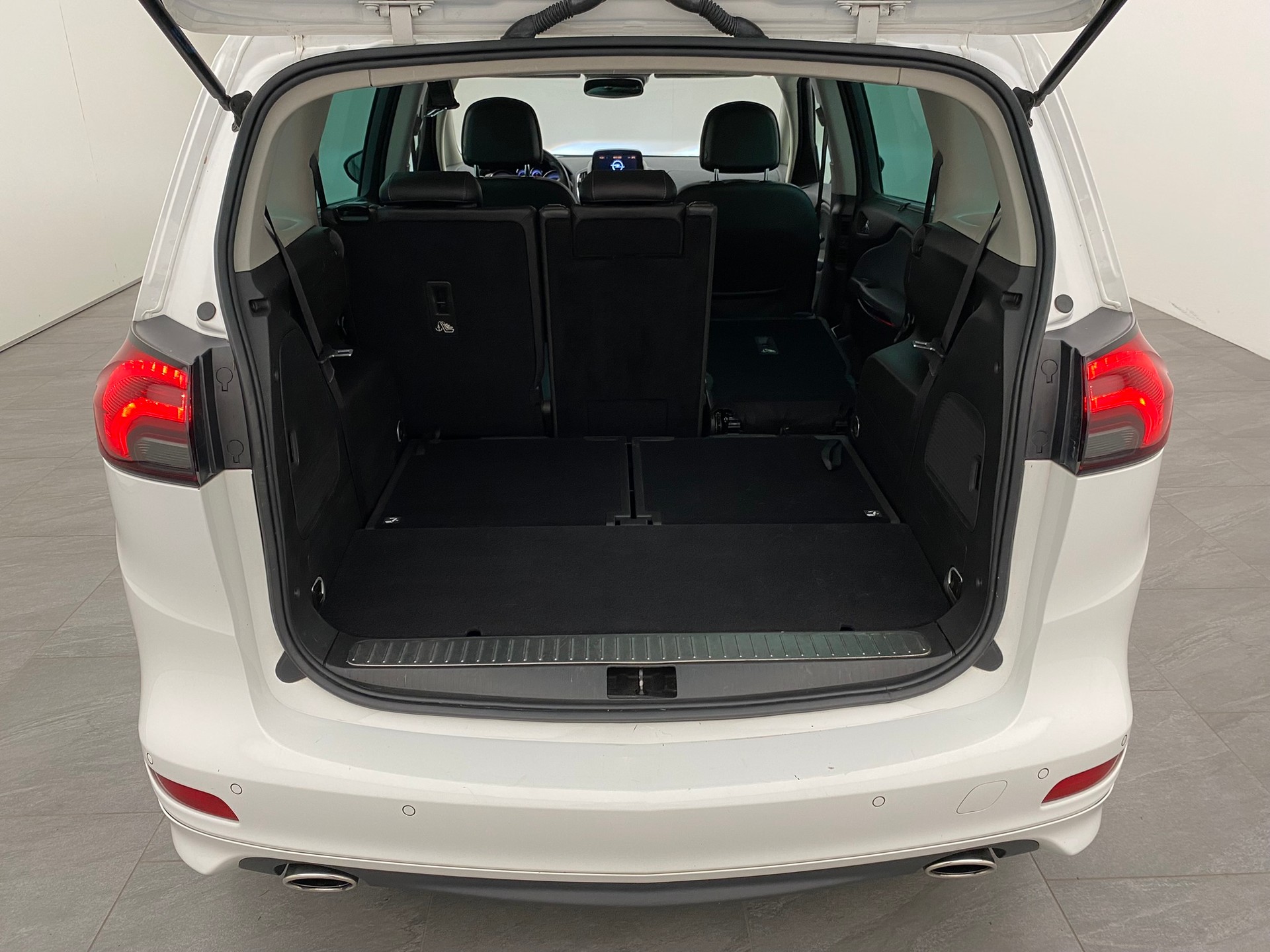 OPEL Zafira Tourer 2.0 CDTI Bi Turbo OPC-image-15