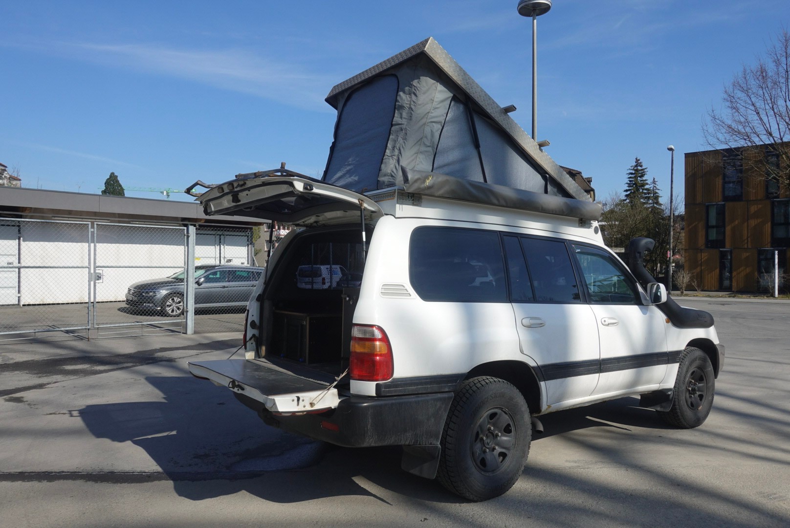 TOYOTA LAND CRUISER J100-image-0