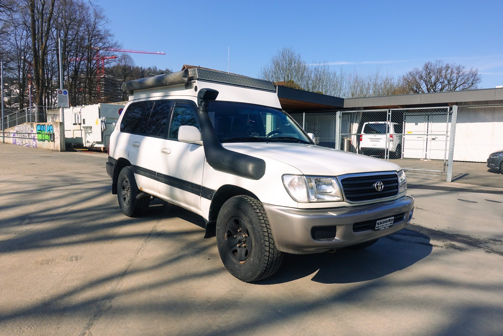 TOYOTA LAND CRUISER J100-image-1