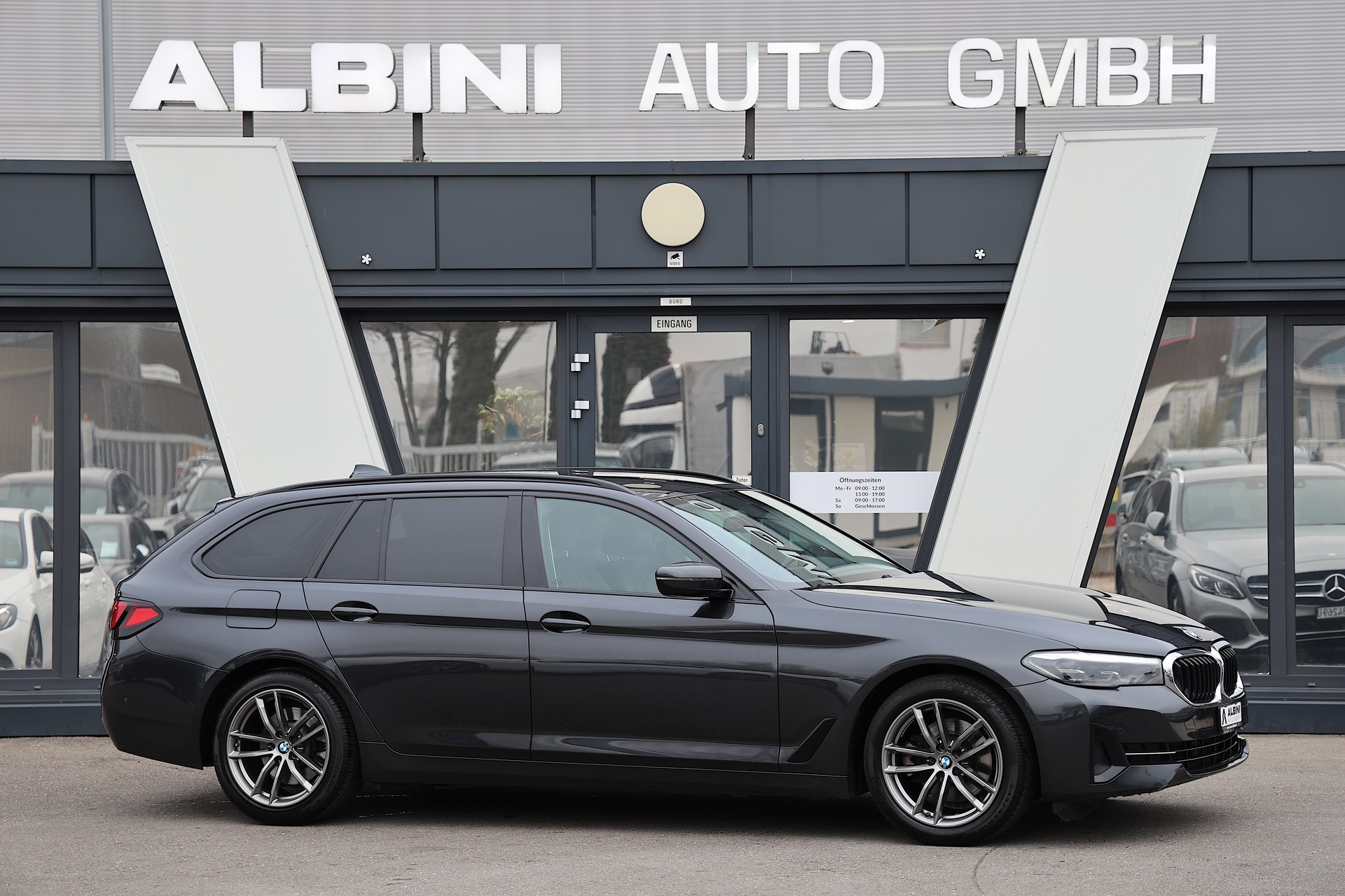 BMW 520d xDrive 48V Touring Steptronic-image-1
