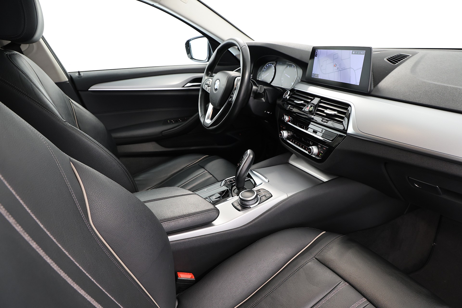 BMW 520d xDrive 48V Touring Steptronic-image-10