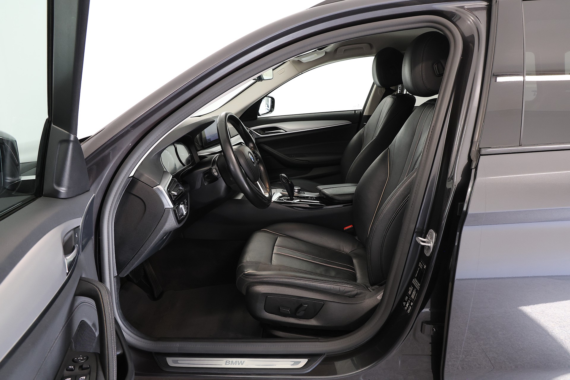 BMW 520d xDrive 48V Touring Steptronic-image-5
