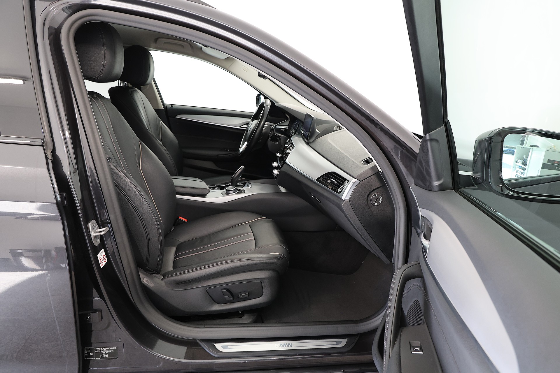 BMW 520d xDrive 48V Touring Steptronic-image-12