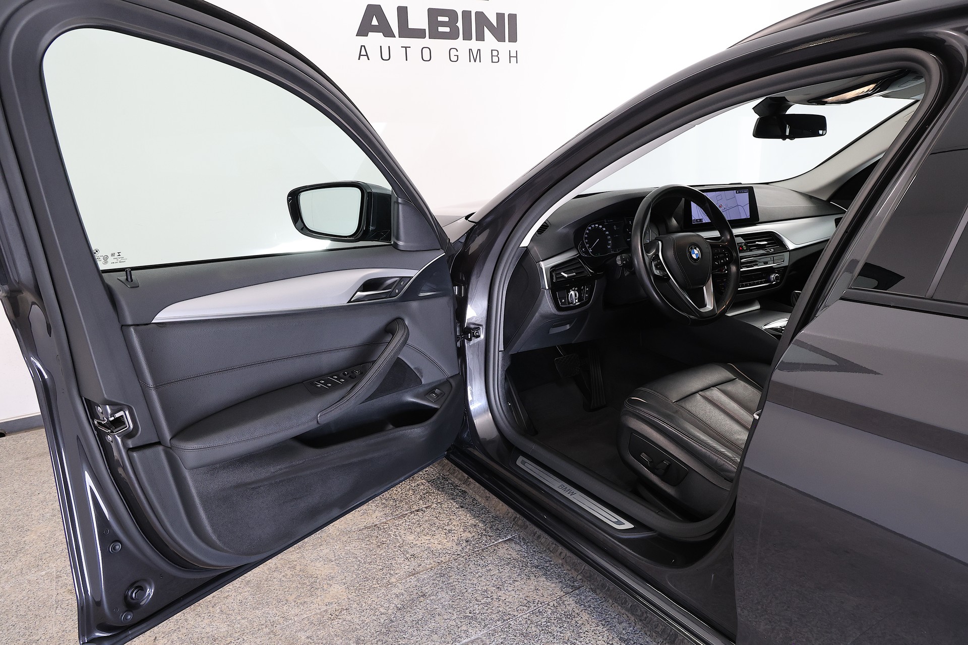 BMW 520d xDrive 48V Touring Steptronic-image-4