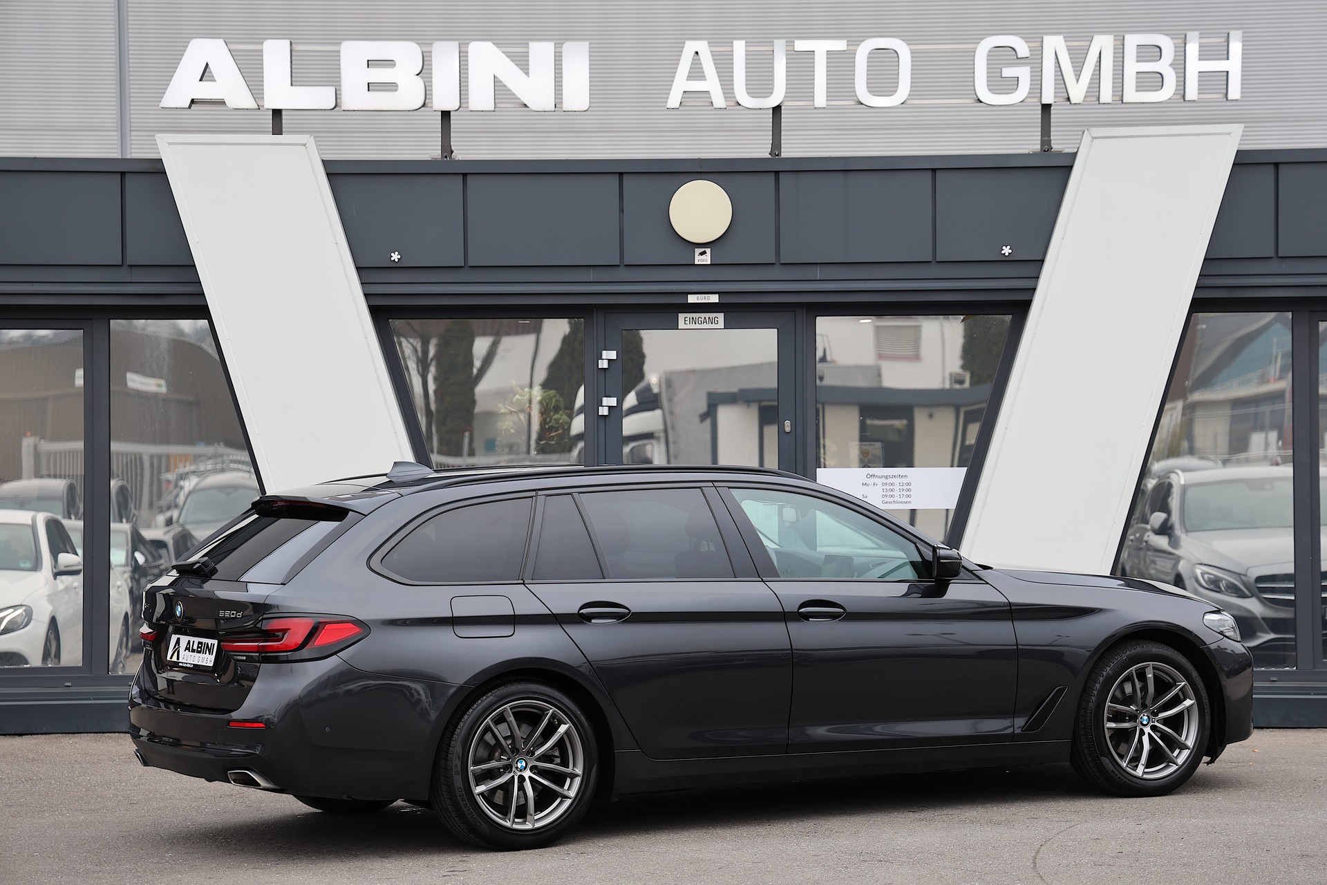 BMW 520d xDrive 48V Touring Steptronic-image-3