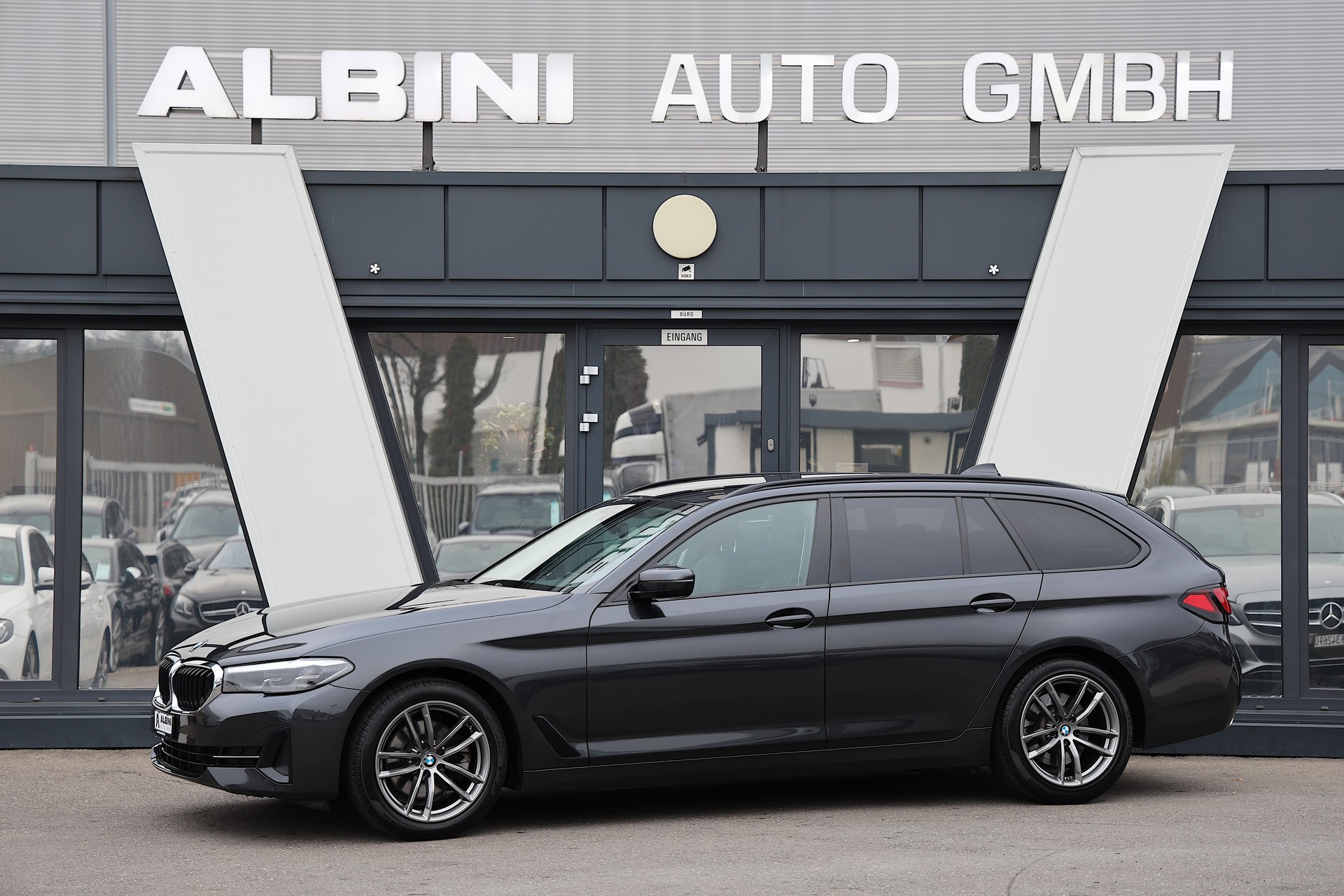 BMW 520d xDrive 48V Touring Steptronic-image-0