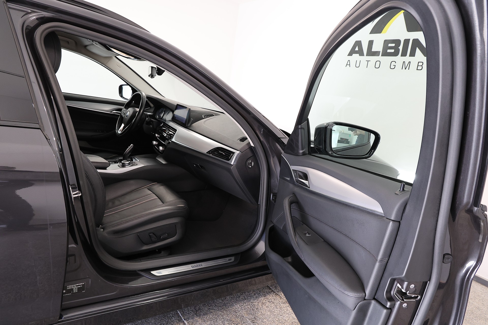 BMW 520d xDrive 48V Touring Steptronic-image-11