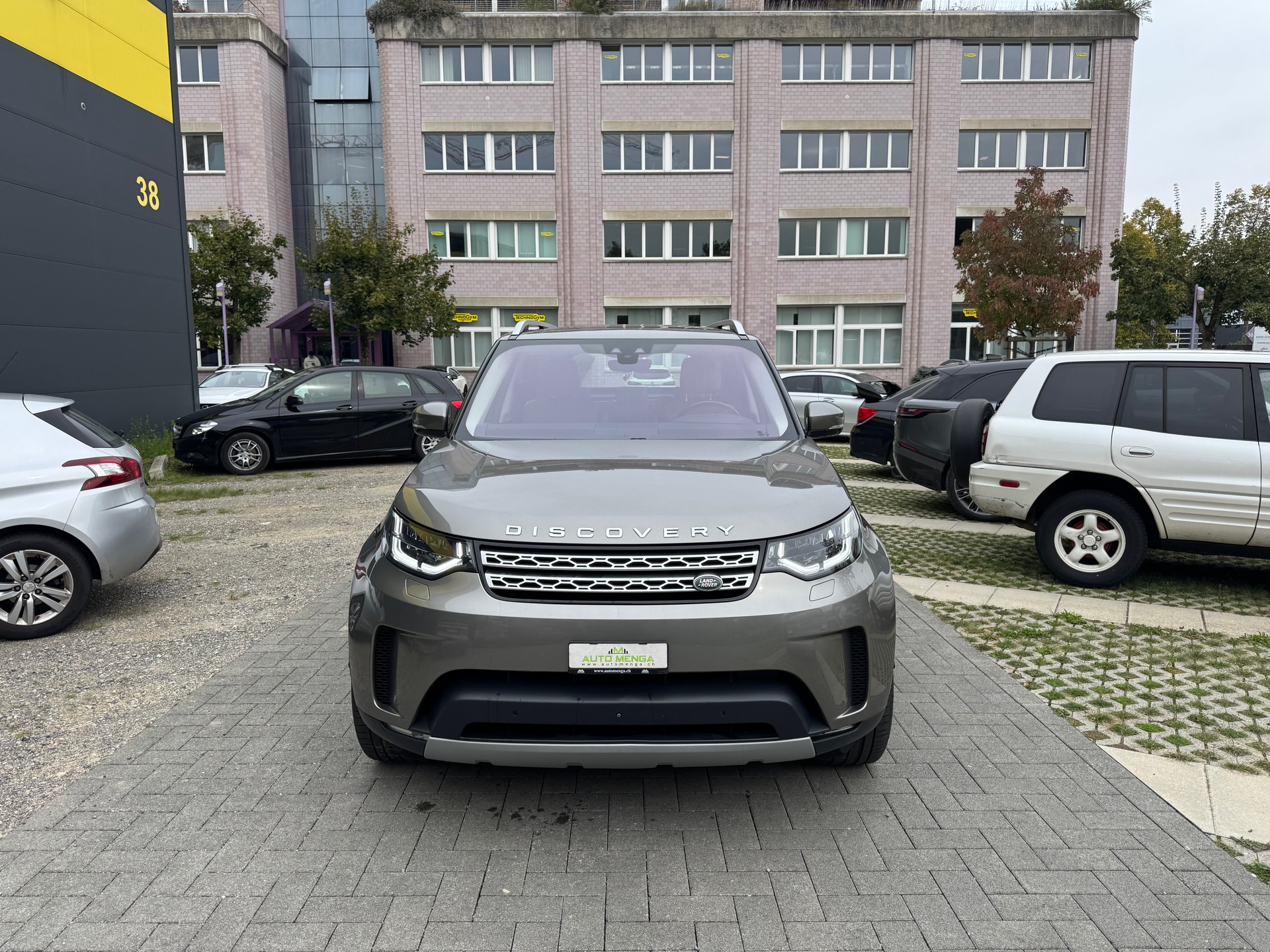 LAND ROVER Discovery 3.0 TD6 First Edition Automatic-image-1