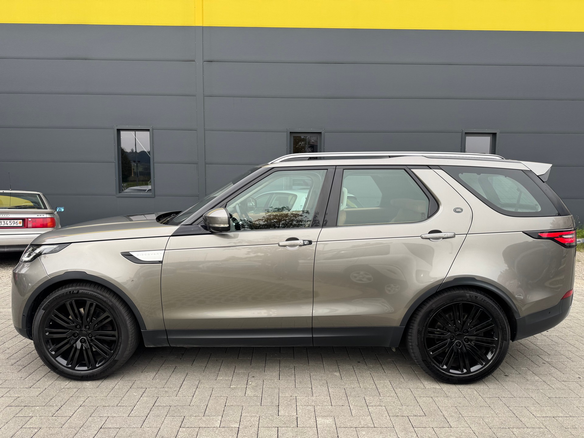 LAND ROVER Discovery 3.0 TD6 First Edition Automatic-image-7