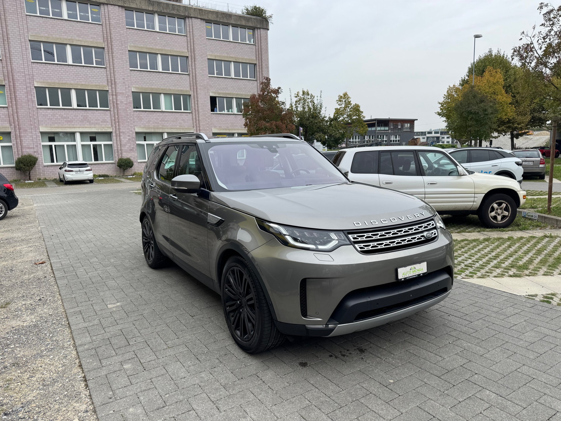LAND ROVER Discovery 3.0 TD6 First Edition Automatic-image-2