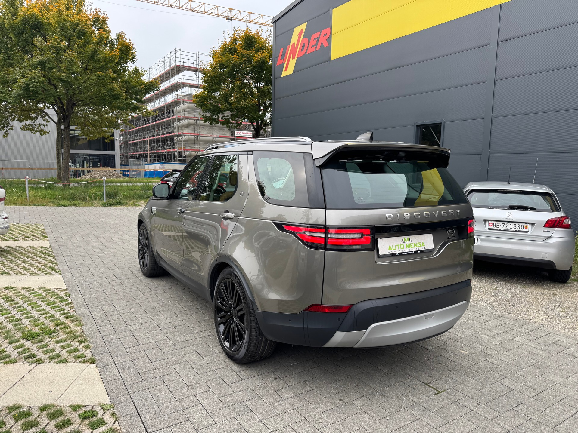 LAND ROVER Discovery 3.0 TD6 First Edition Automatic-image-6