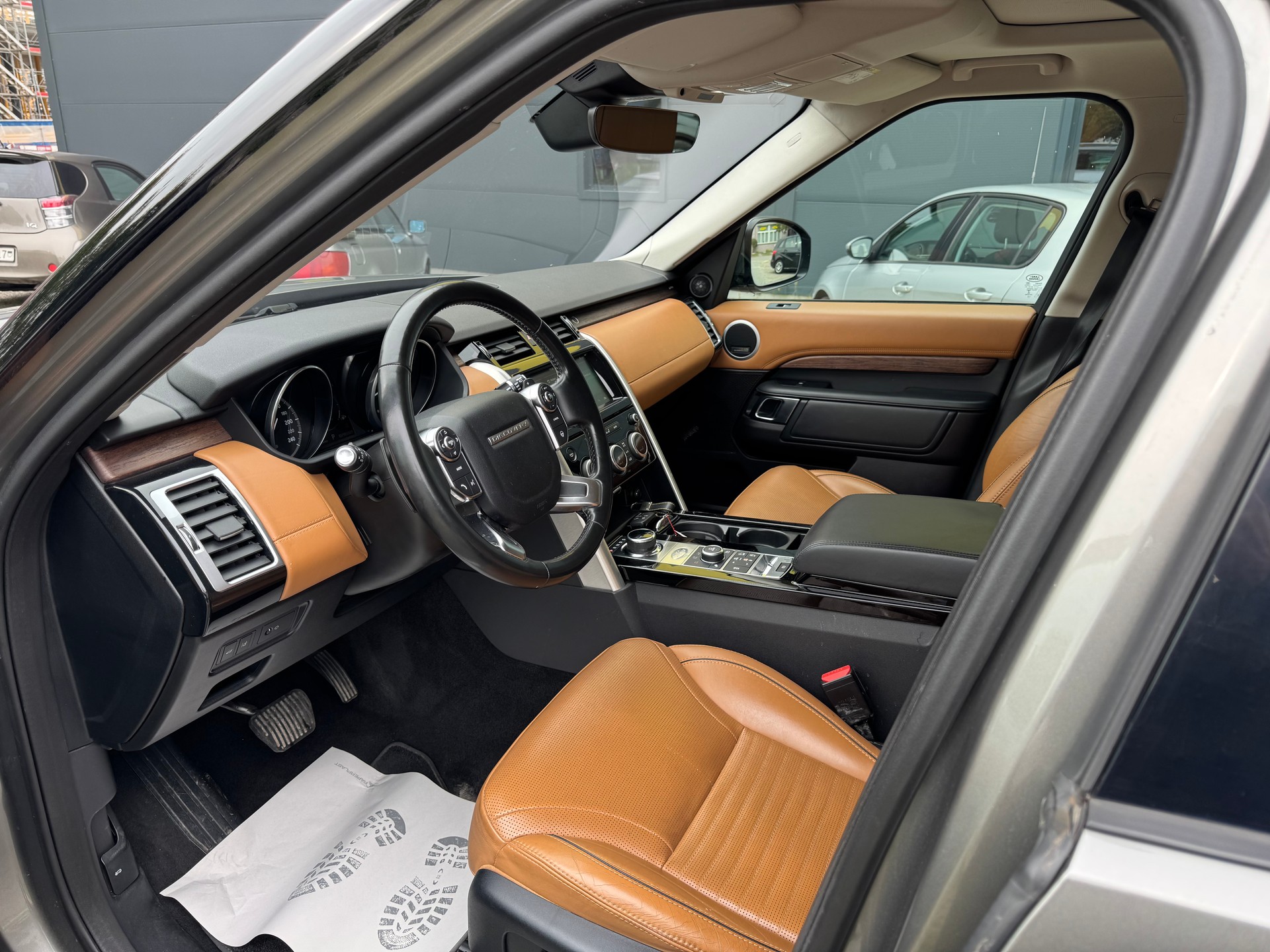 LAND ROVER Discovery 3.0 TD6 First Edition Automatic-image-8