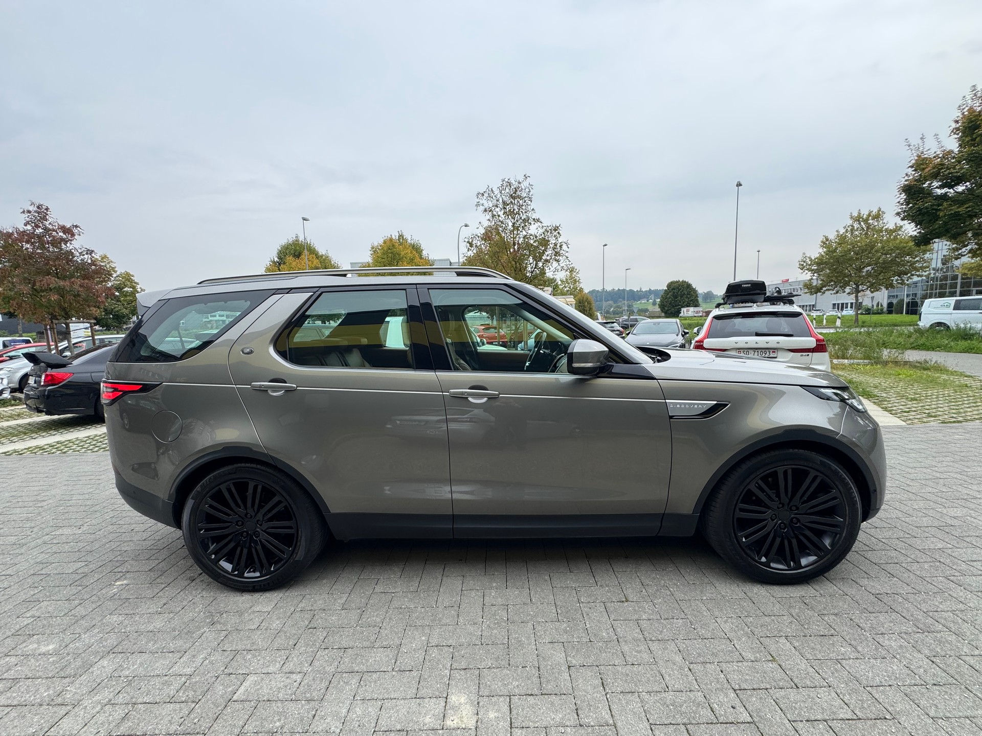 LAND ROVER Discovery 3.0 TD6 First Edition Automatic-image-3