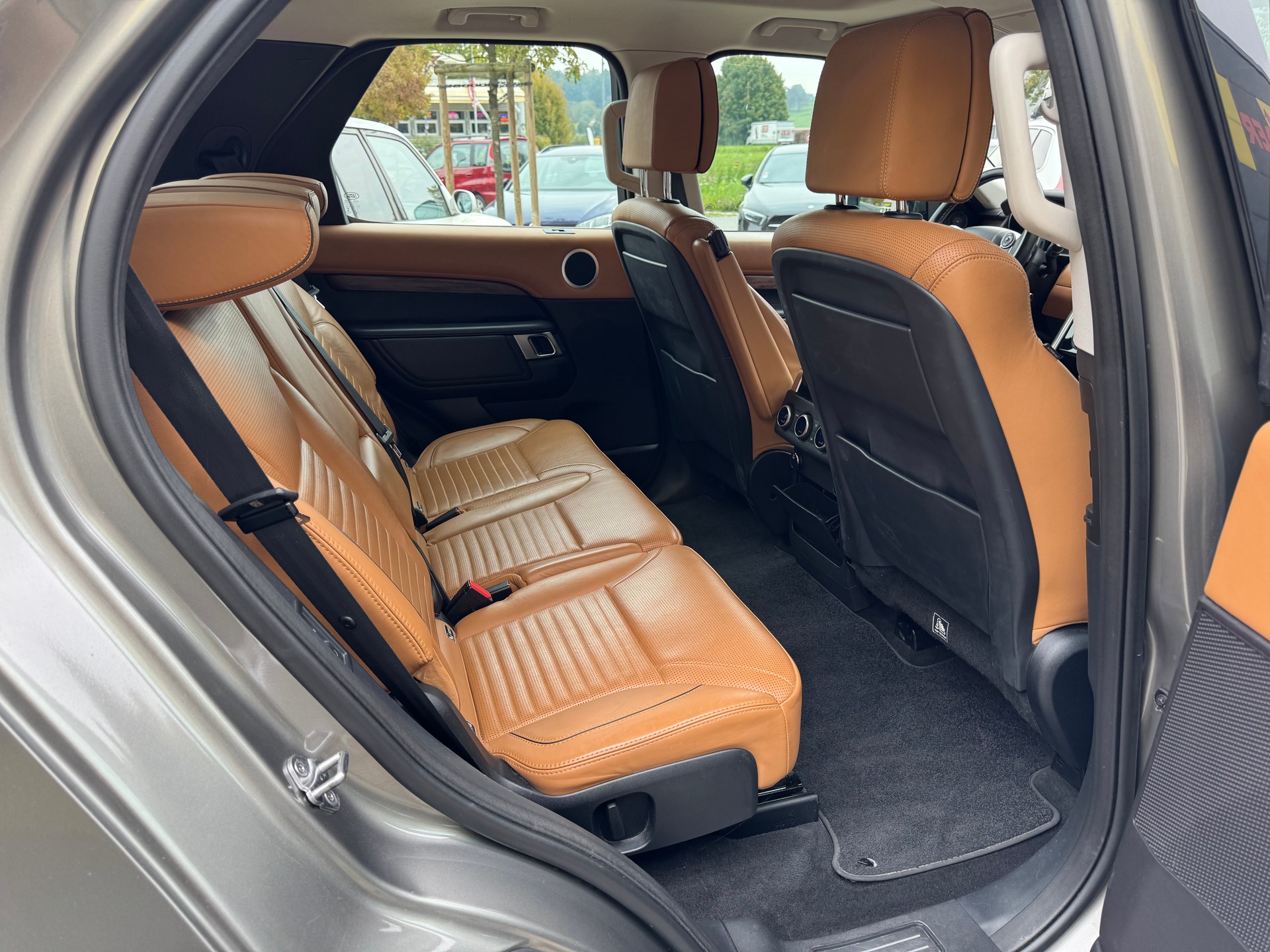 LAND ROVER Discovery 3.0 TD6 First Edition Automatic-image-11