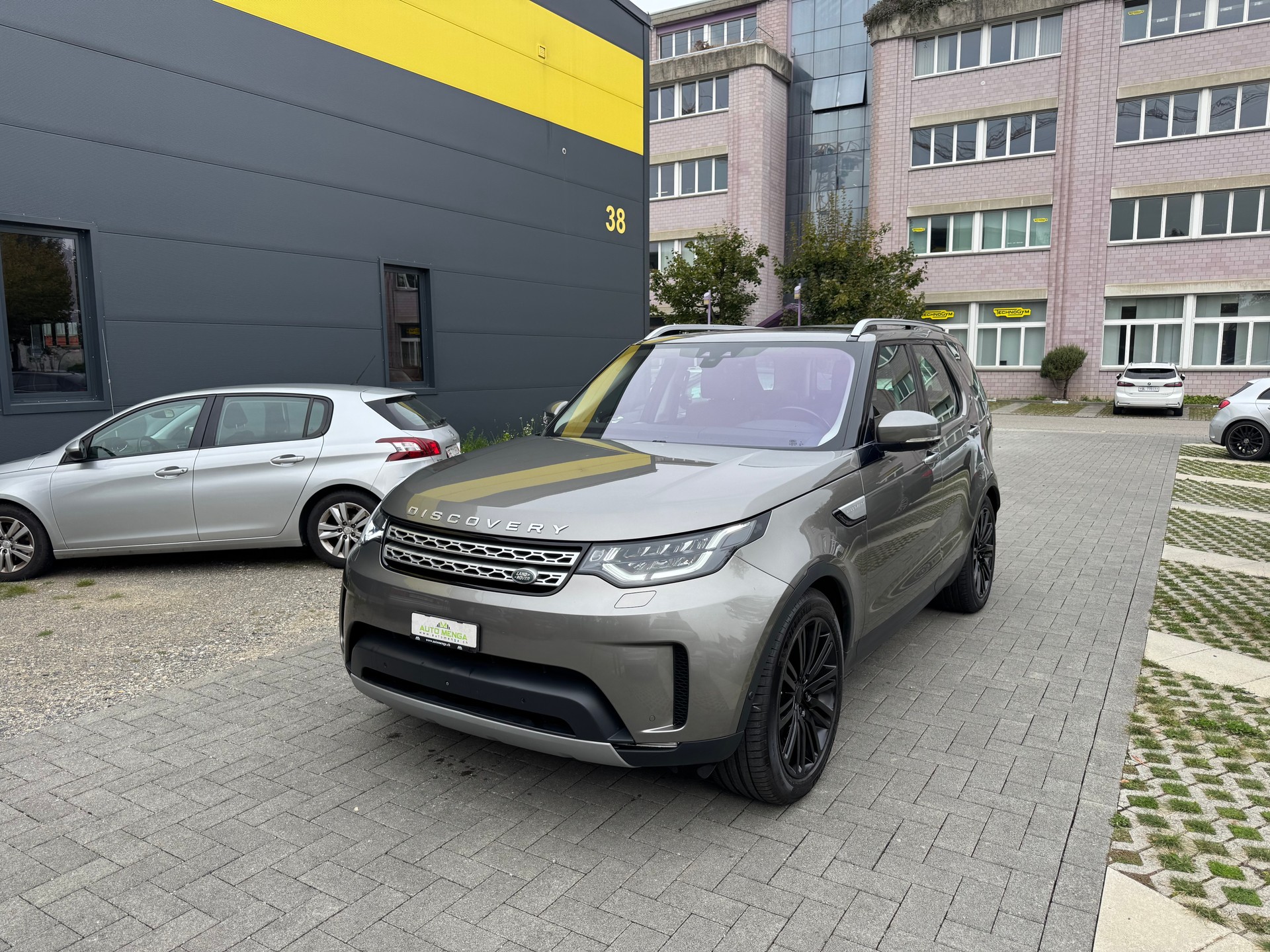 LAND ROVER Discovery 3.0 TD6 First Edition Automatic-image-0