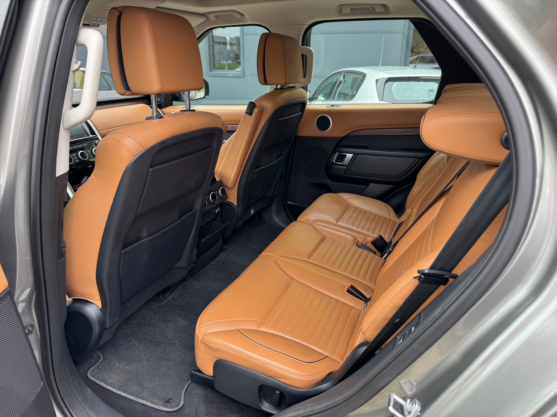 LAND ROVER Discovery 3.0 TD6 First Edition Automatic-image-9