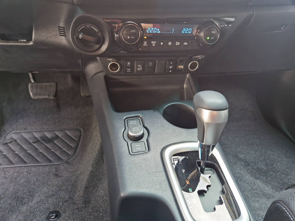 TOYOTA Hilux Double Cab.-Pick-up 2.8 48038/004-image-15