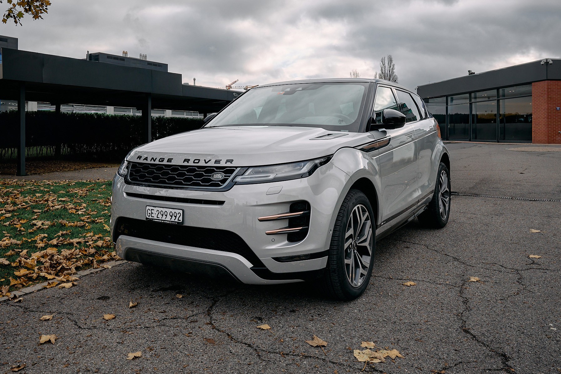 LAND ROVER Range Rover Evoque R-Dyn First Edi P 250 HSE AT9-image-0