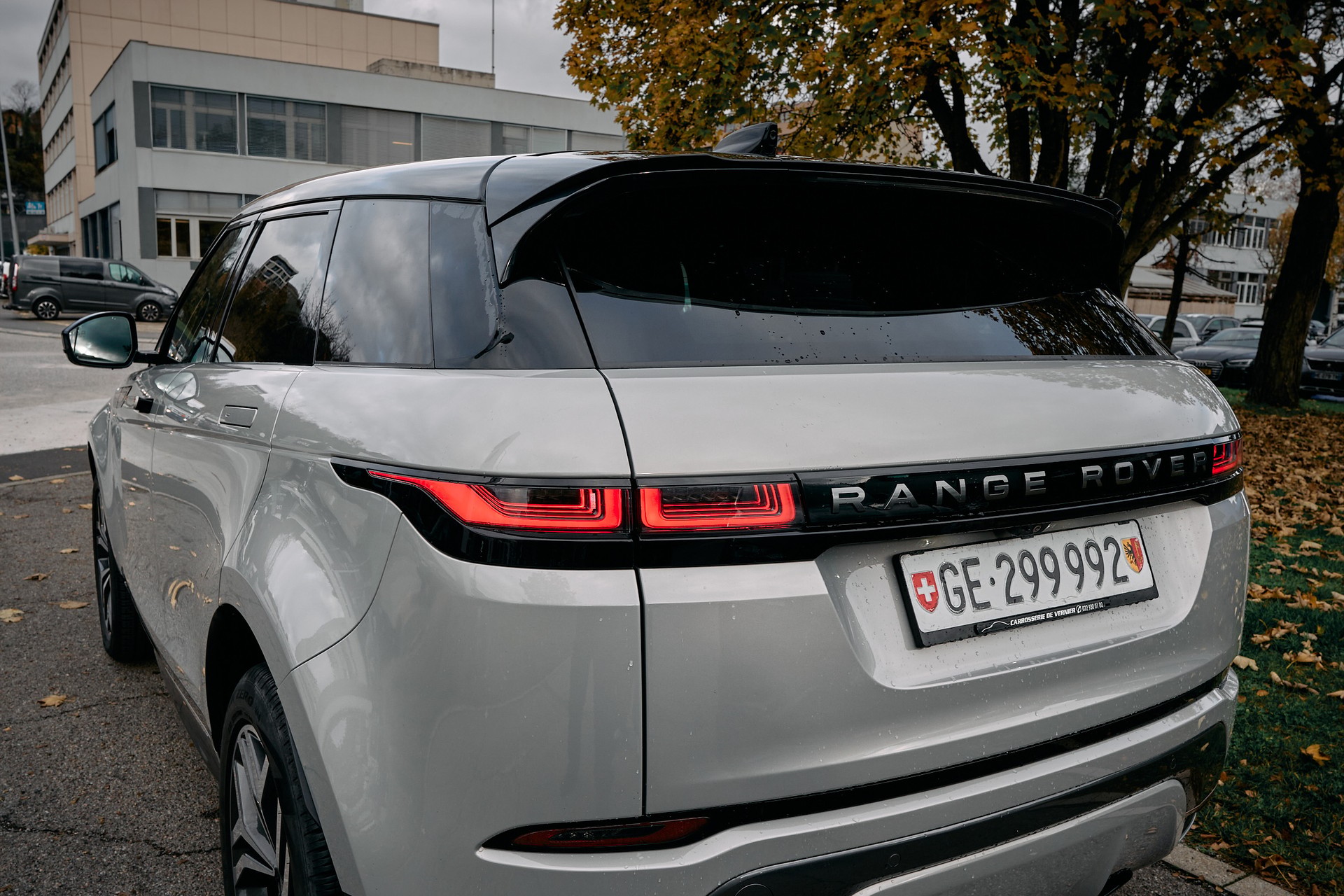 LAND ROVER Range Rover Evoque R-Dyn First Edi P 250 HSE AT9-image-4