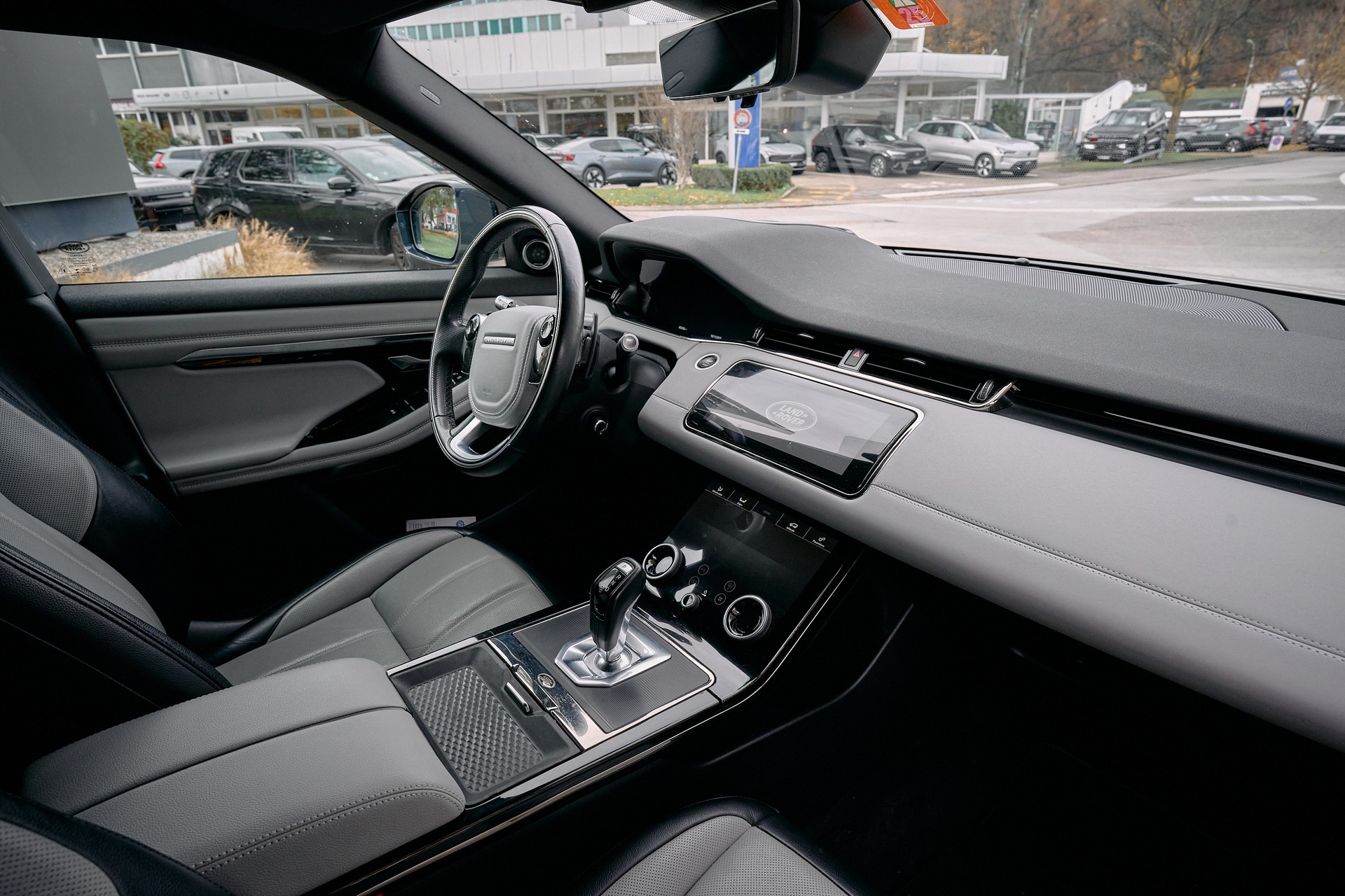 LAND ROVER Range Rover Evoque R-Dyn First Edi P 250 HSE AT9-image-6