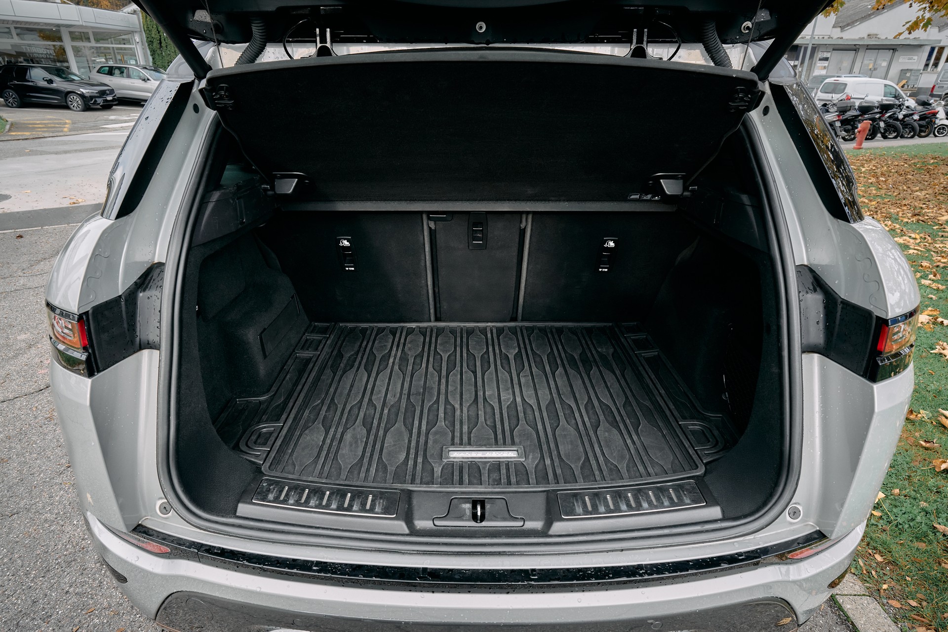 LAND ROVER Range Rover Evoque R-Dyn First Edi P 250 HSE AT9-image-5