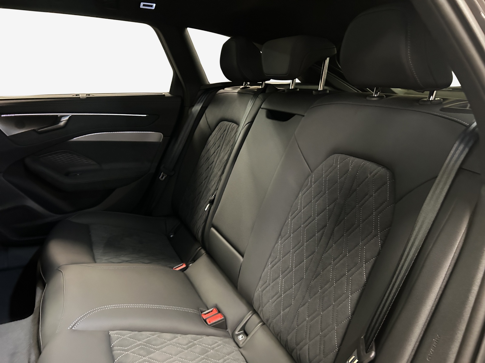 AUDI A6 Avant TDI quattro 150 kW S tronic-image-11