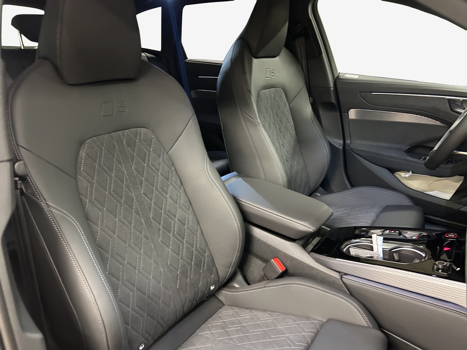 AUDI A6 Avant TDI quattro 150 kW S tronic-image-14